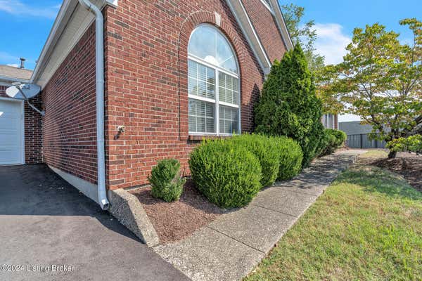 11907 LITTLE HORN PL, JEFFERSONTOWN, KY 40299, photo 2 of 38