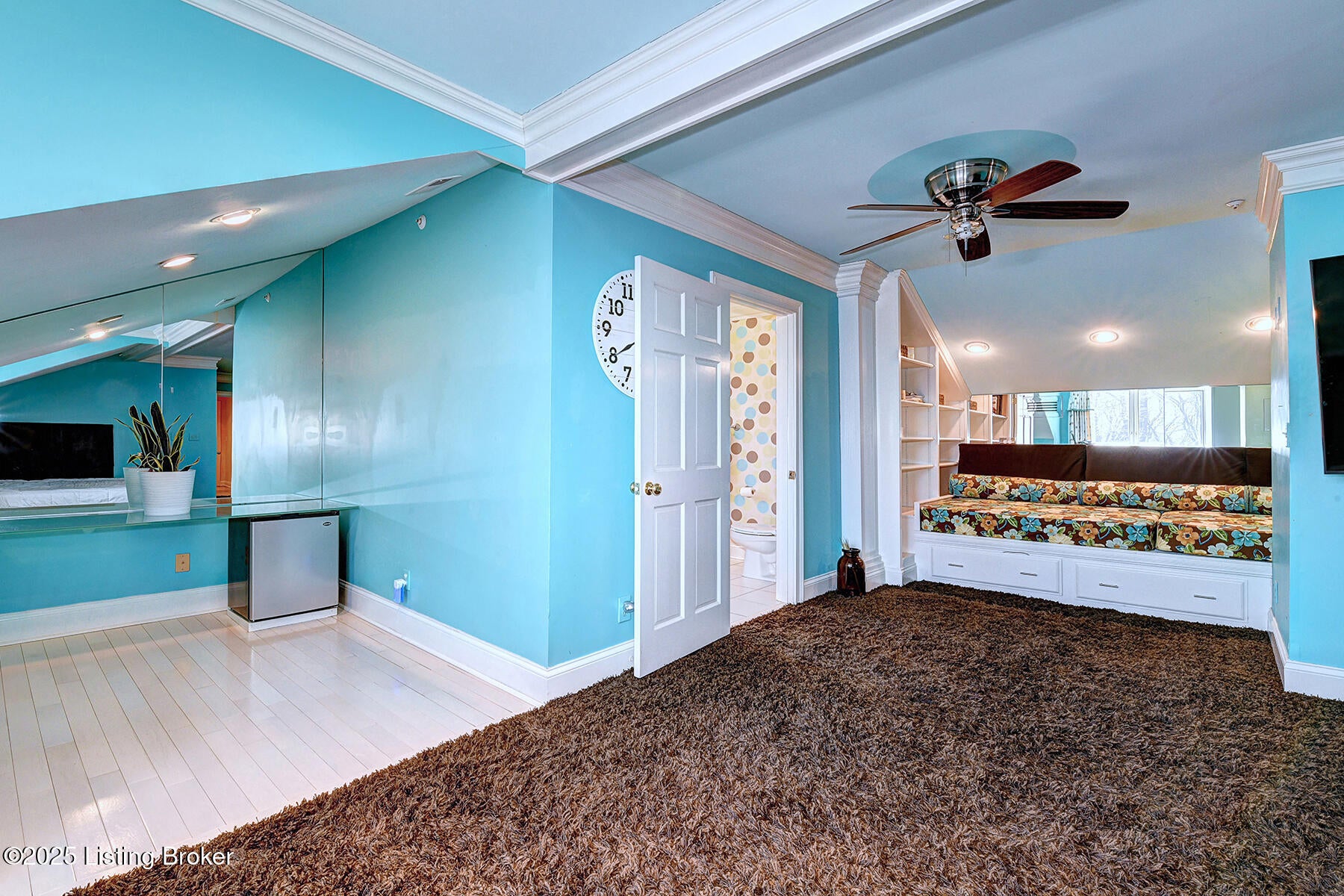 Louisville, Kentucky, 40220, United States, 5 Bedrooms Bedrooms, ,7 BathroomsBathrooms,Residential,Active,1953976