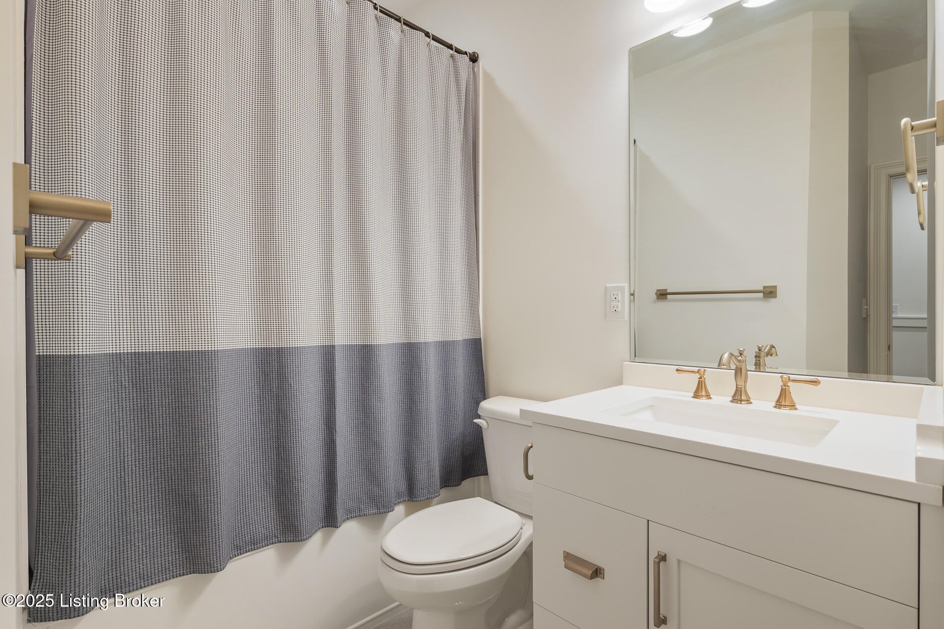 Prospect, Kentucky, 40059, United States, 4 Bedrooms Bedrooms, ,4 BathroomsBathrooms,Residential,Active,1997566