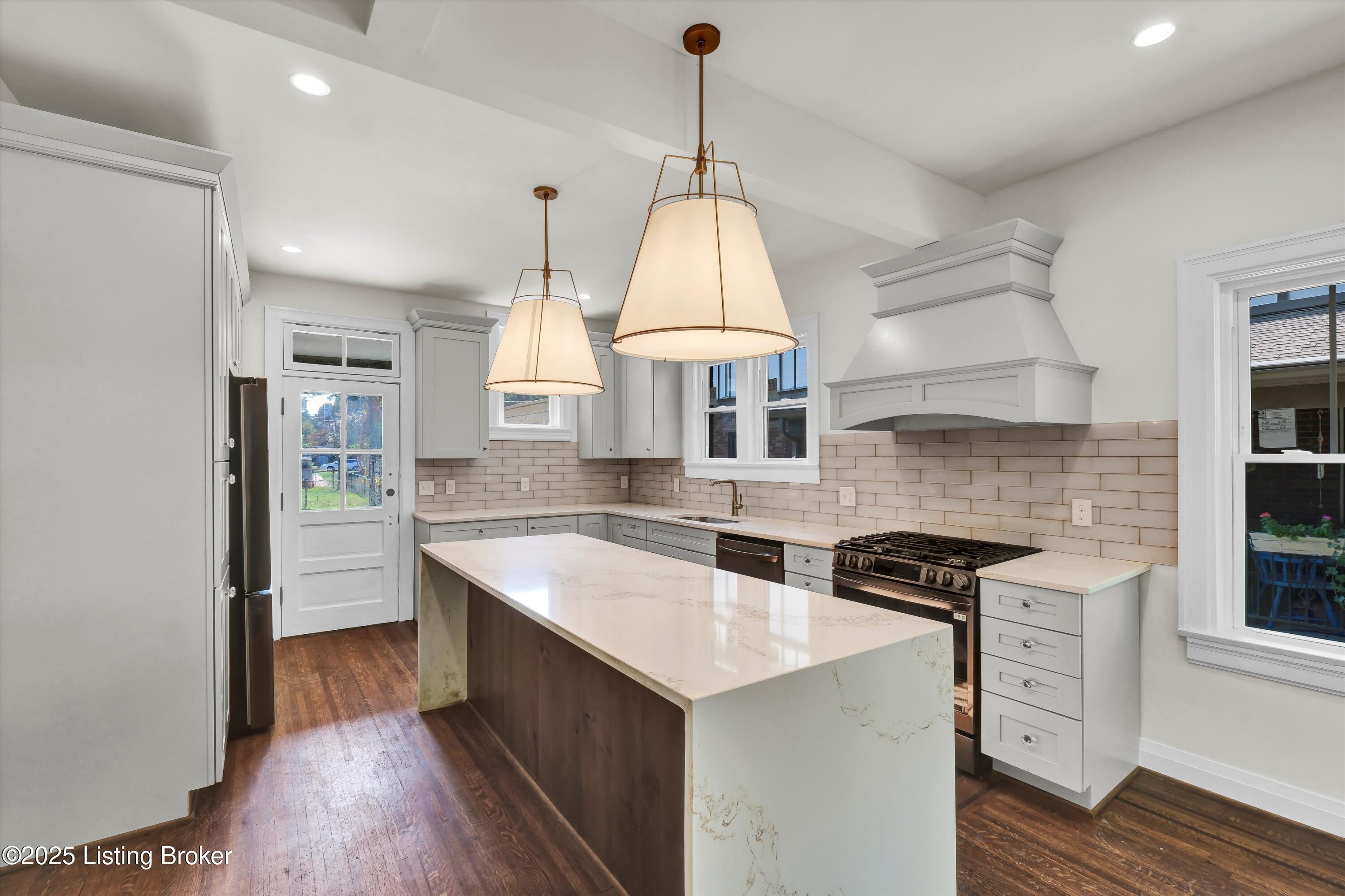 Louisville, Kentucky, 40205, United States, 4 Bedrooms Bedrooms, ,5 BathroomsBathrooms,Residential,Active,1987233