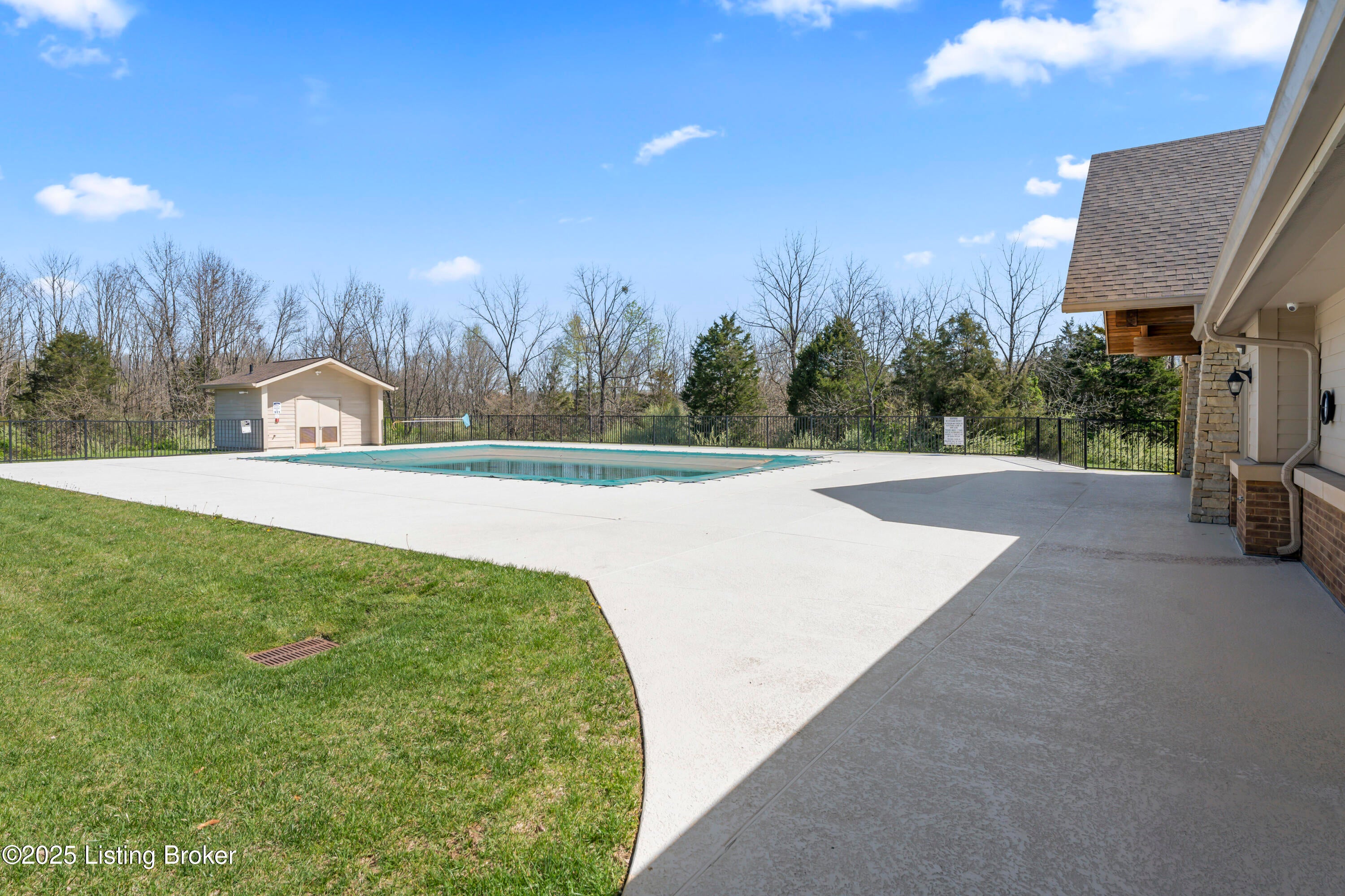 Crestwood, Kentucky, 40014, United States, 6 Bedrooms Bedrooms, ,5 BathroomsBathrooms,Residential,Active,1926918