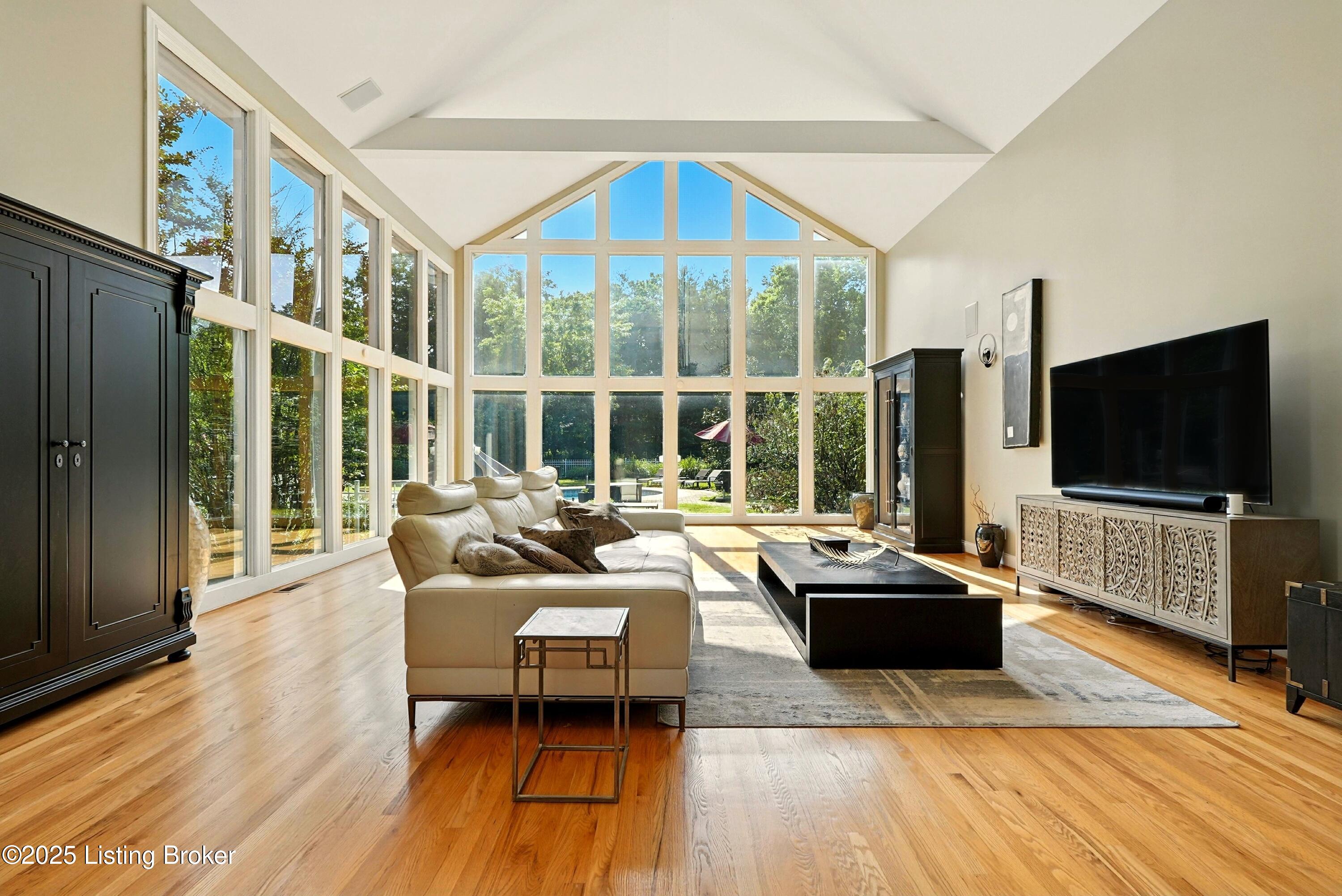 Louisville, Kentucky, 40223, United States, 5 Bedrooms Bedrooms, ,5 BathroomsBathrooms,Residential,Active,1968407