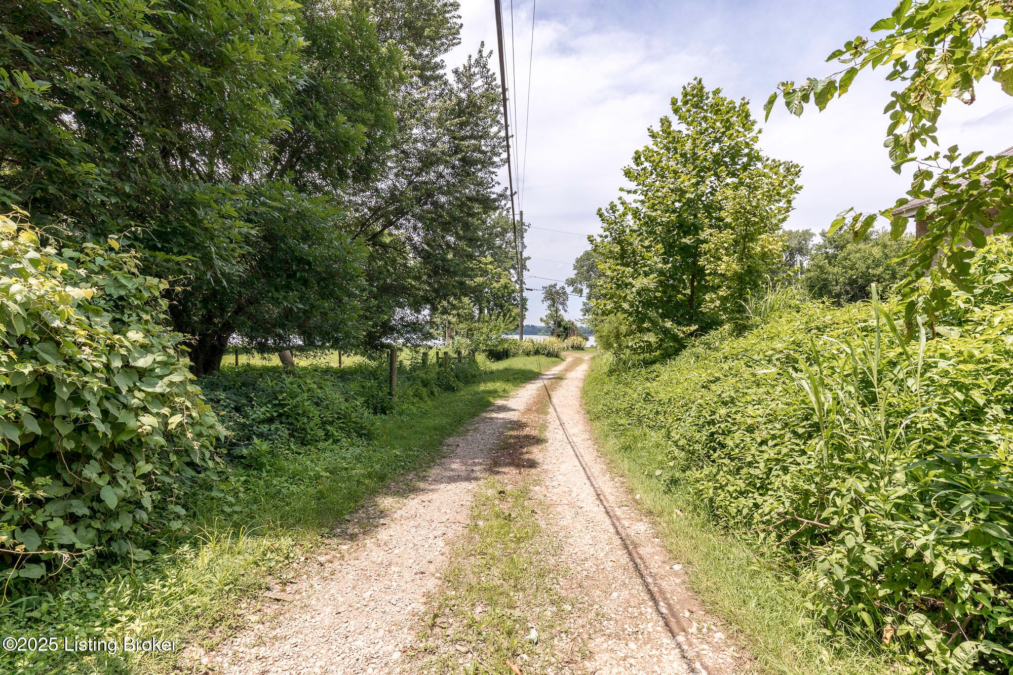 Louisville, Kentucky, 40222, United States, ,2 BathroomsBathrooms,Residential,Active,1888490