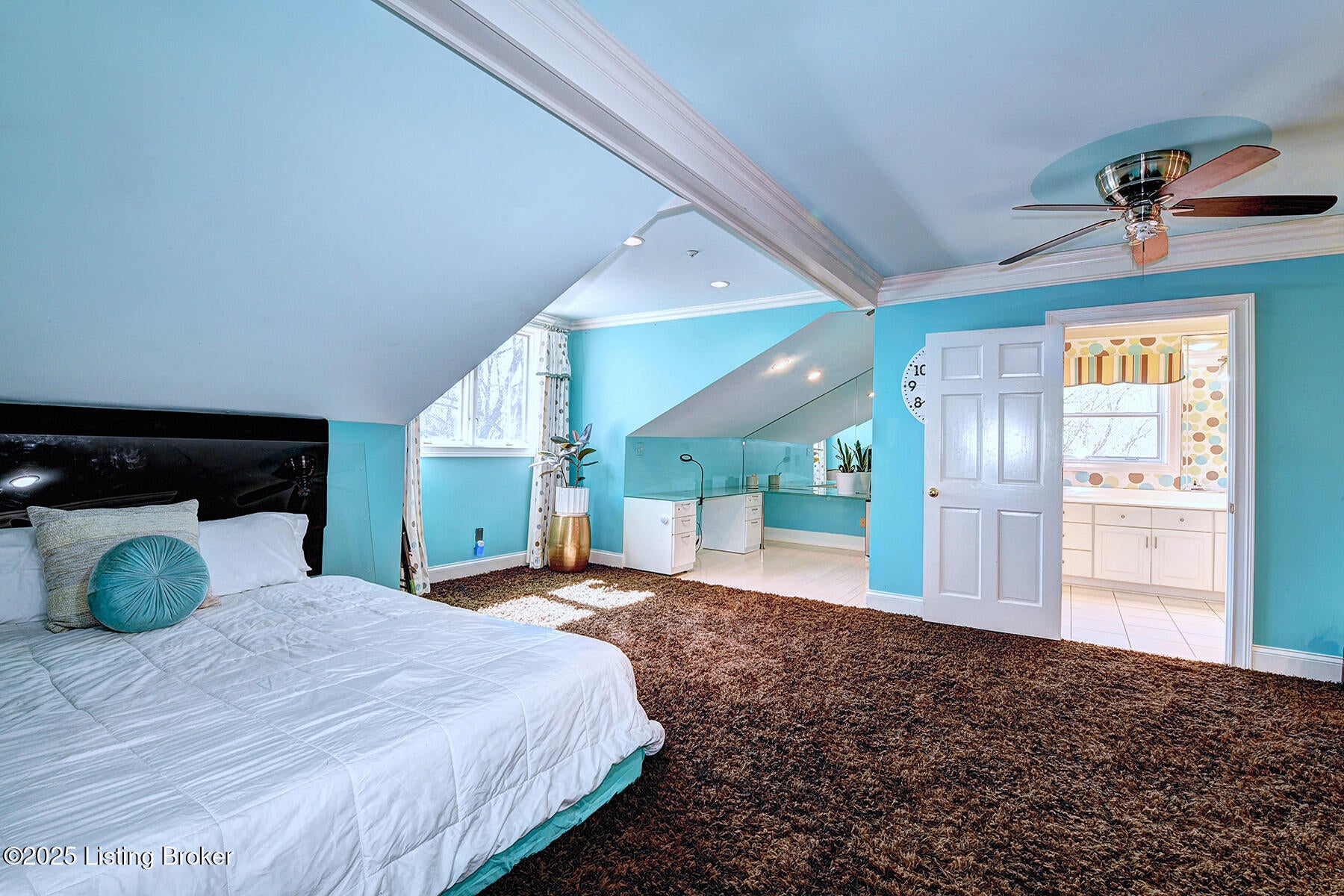 Louisville, Kentucky, 40220, United States, 5 Bedrooms Bedrooms, ,7 BathroomsBathrooms,Residential,Active,1953976