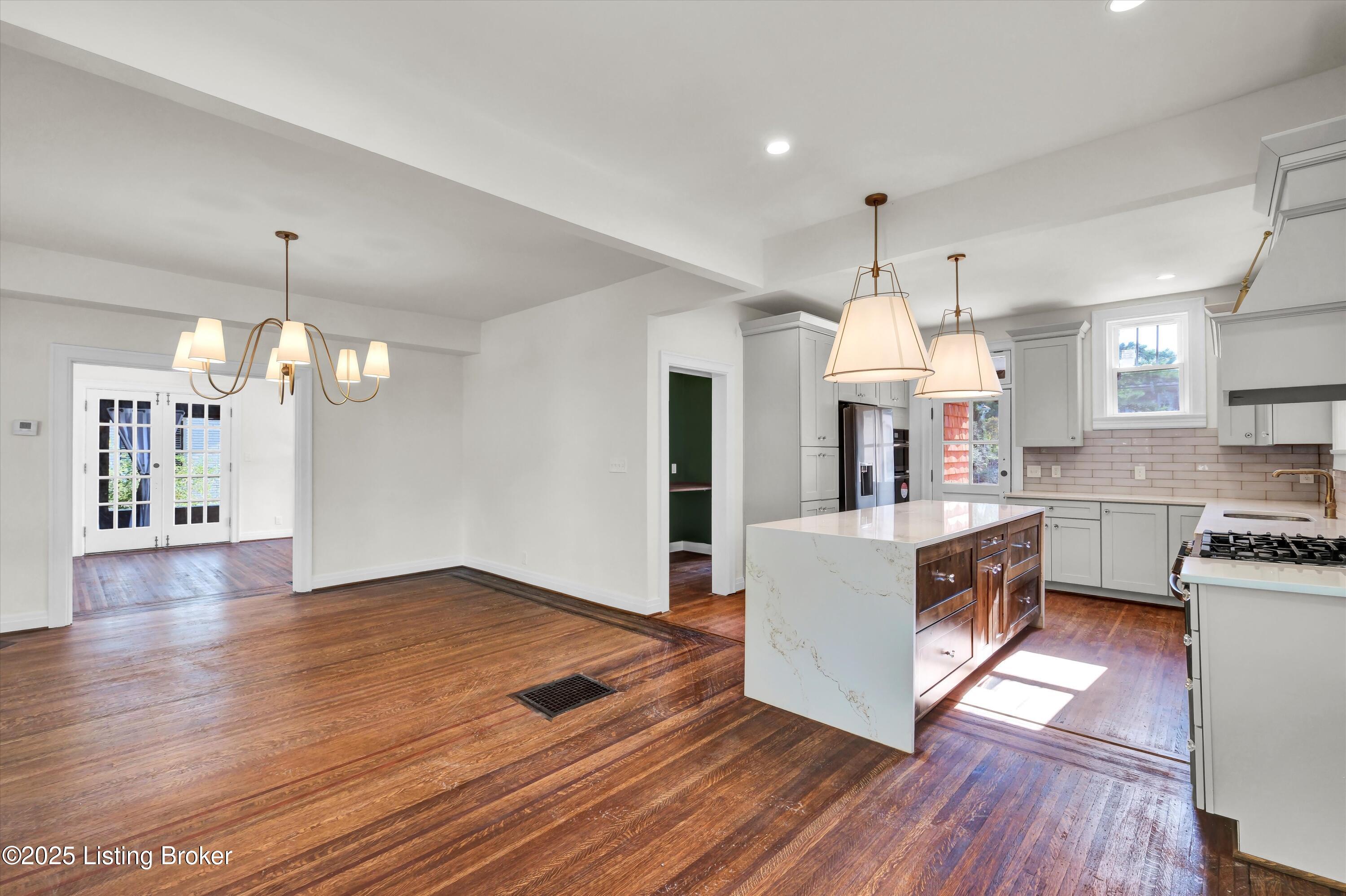 Louisville, Kentucky, 40205, United States, 4 Bedrooms Bedrooms, ,5 BathroomsBathrooms,Residential,Active,1987233