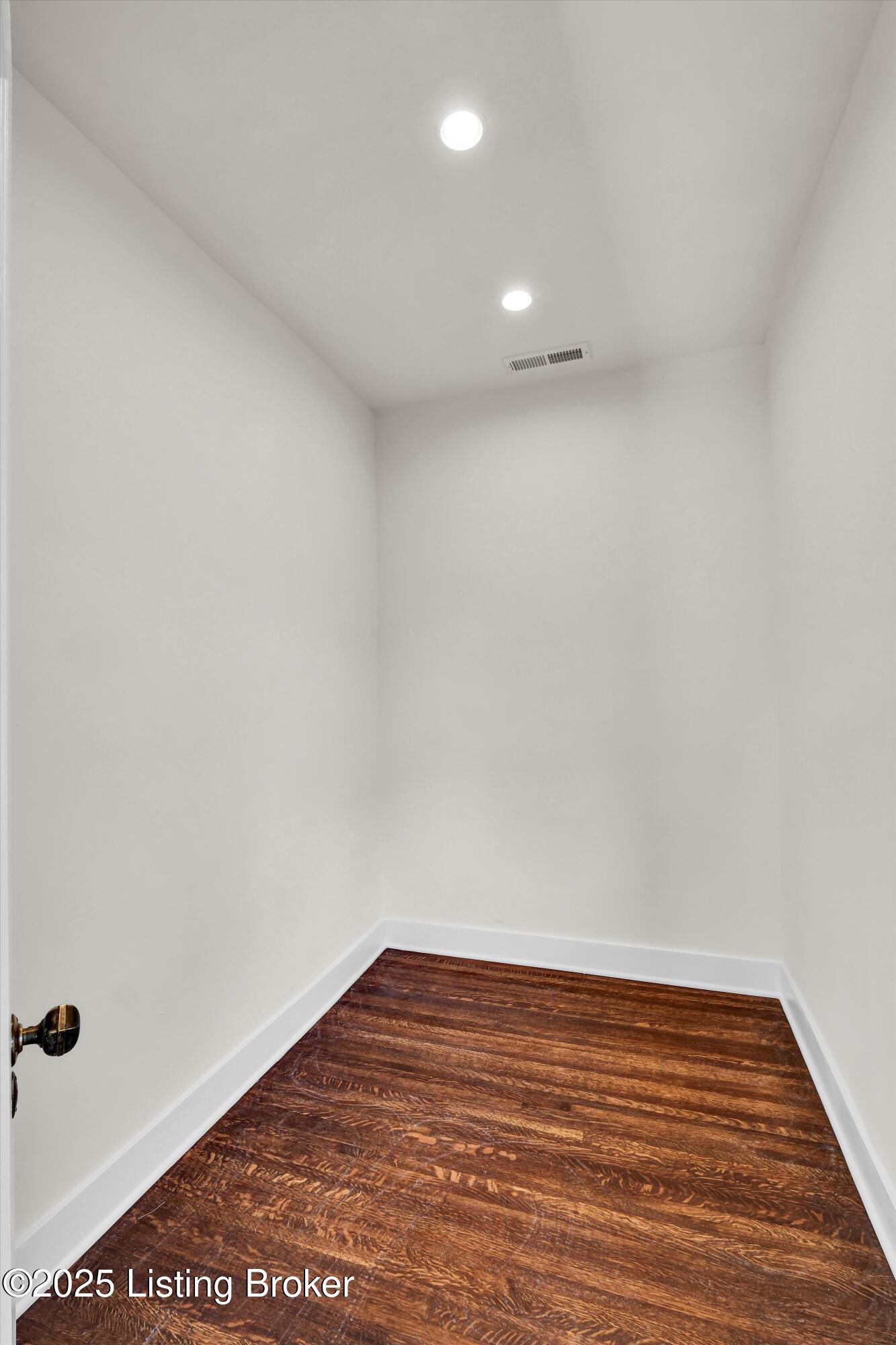 Louisville, Kentucky, 40205, United States, 4 Bedrooms Bedrooms, ,5 BathroomsBathrooms,Residential,Active,1987233