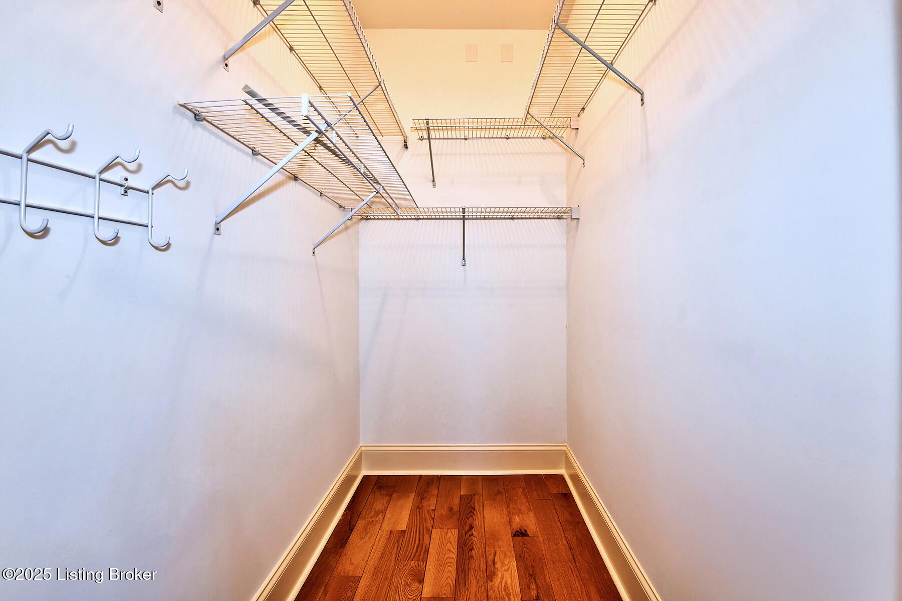 Louisville, Kentucky, 40220, United States, 5 Bedrooms Bedrooms, ,7 BathroomsBathrooms,Residential,Active,1953976