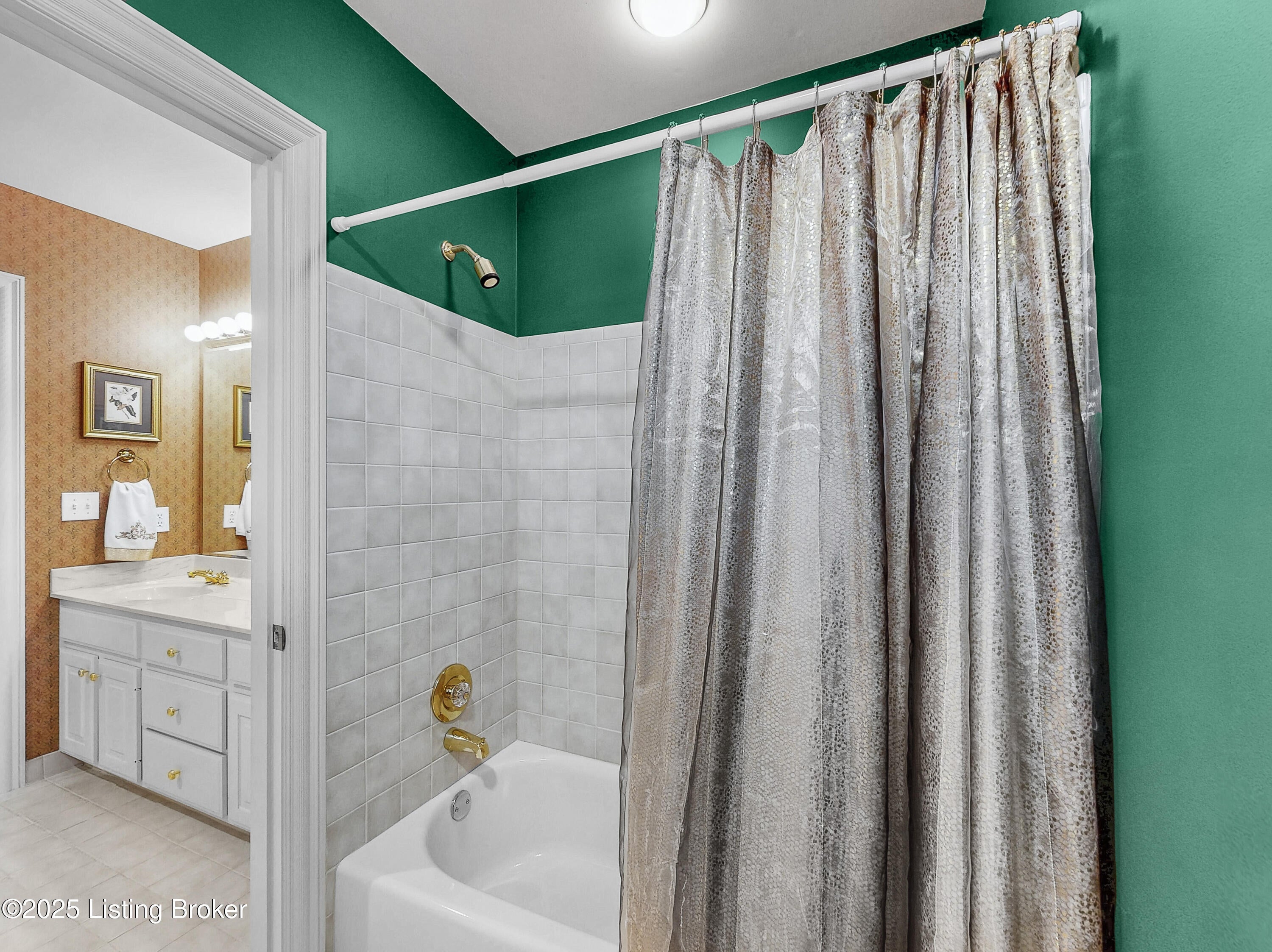 Prospect, Kentucky, 40059, United States, 4 Bedrooms Bedrooms, ,5 BathroomsBathrooms,Residential,Active,1944096