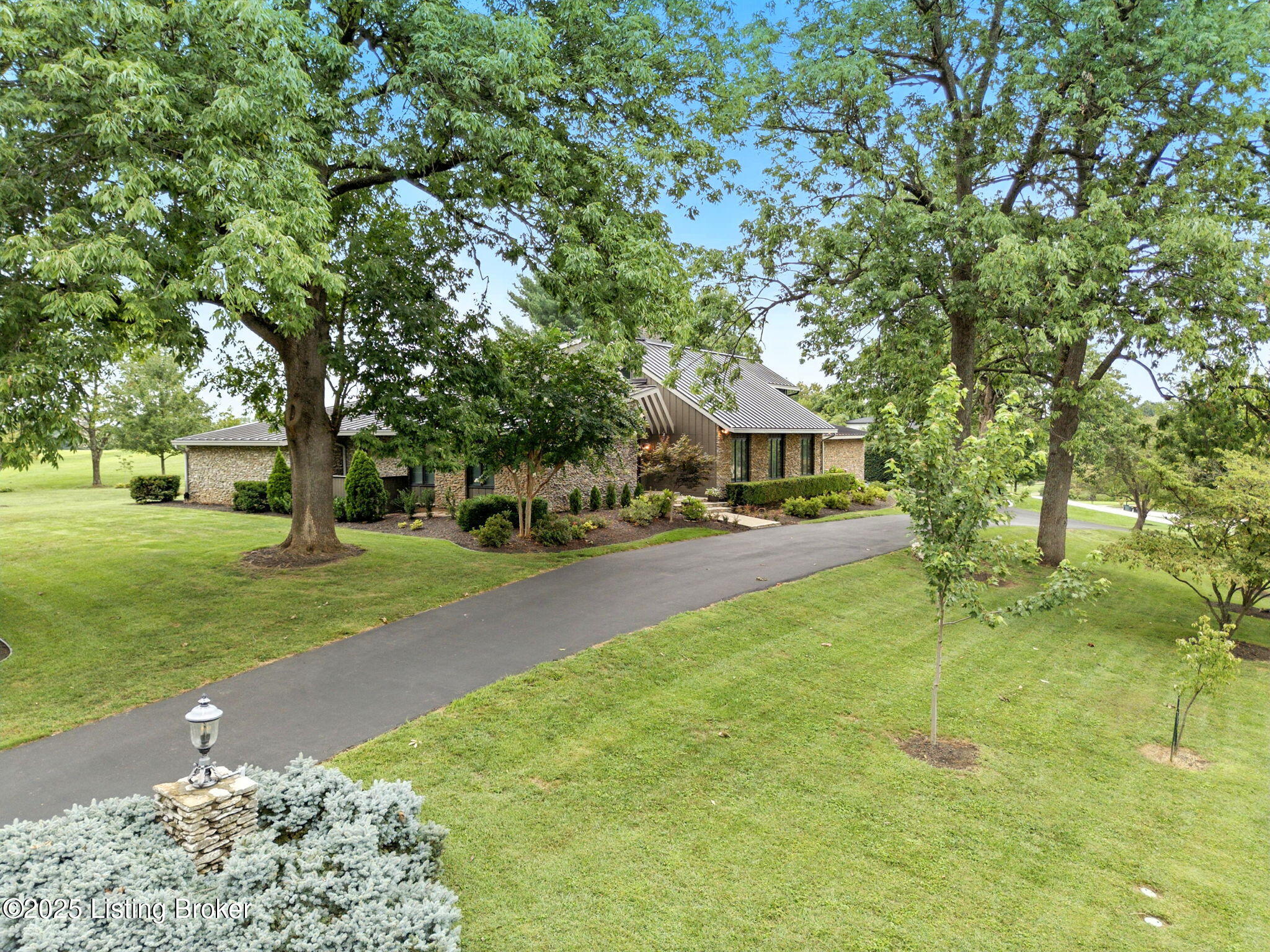 Louisville, Kentucky, 40222, United States, 5 Bedrooms Bedrooms, ,5 BathroomsBathrooms,Residential,Active,1929431