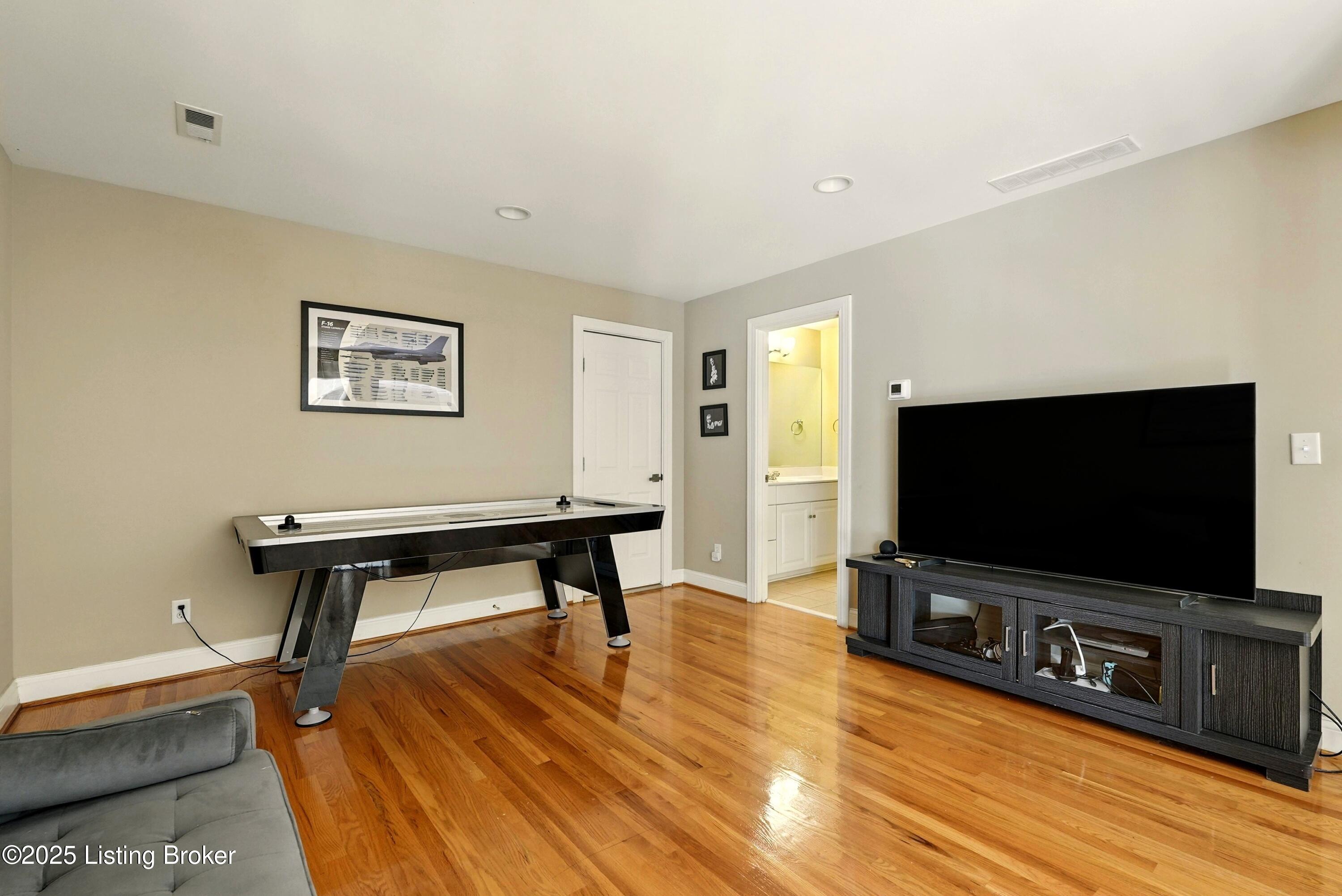 Louisville, Kentucky, 40223, United States, 5 Bedrooms Bedrooms, ,5 BathroomsBathrooms,Residential,Active,1968407