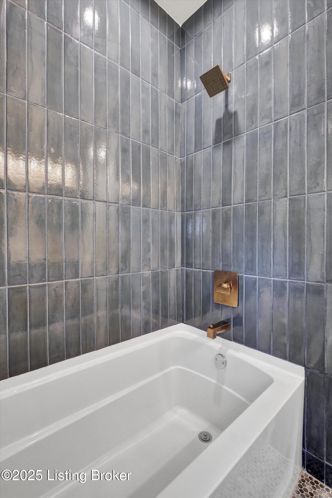 Louisville, Kentucky, 40205, United States, 4 Bedrooms Bedrooms, ,5 BathroomsBathrooms,Residential,Active,1996579