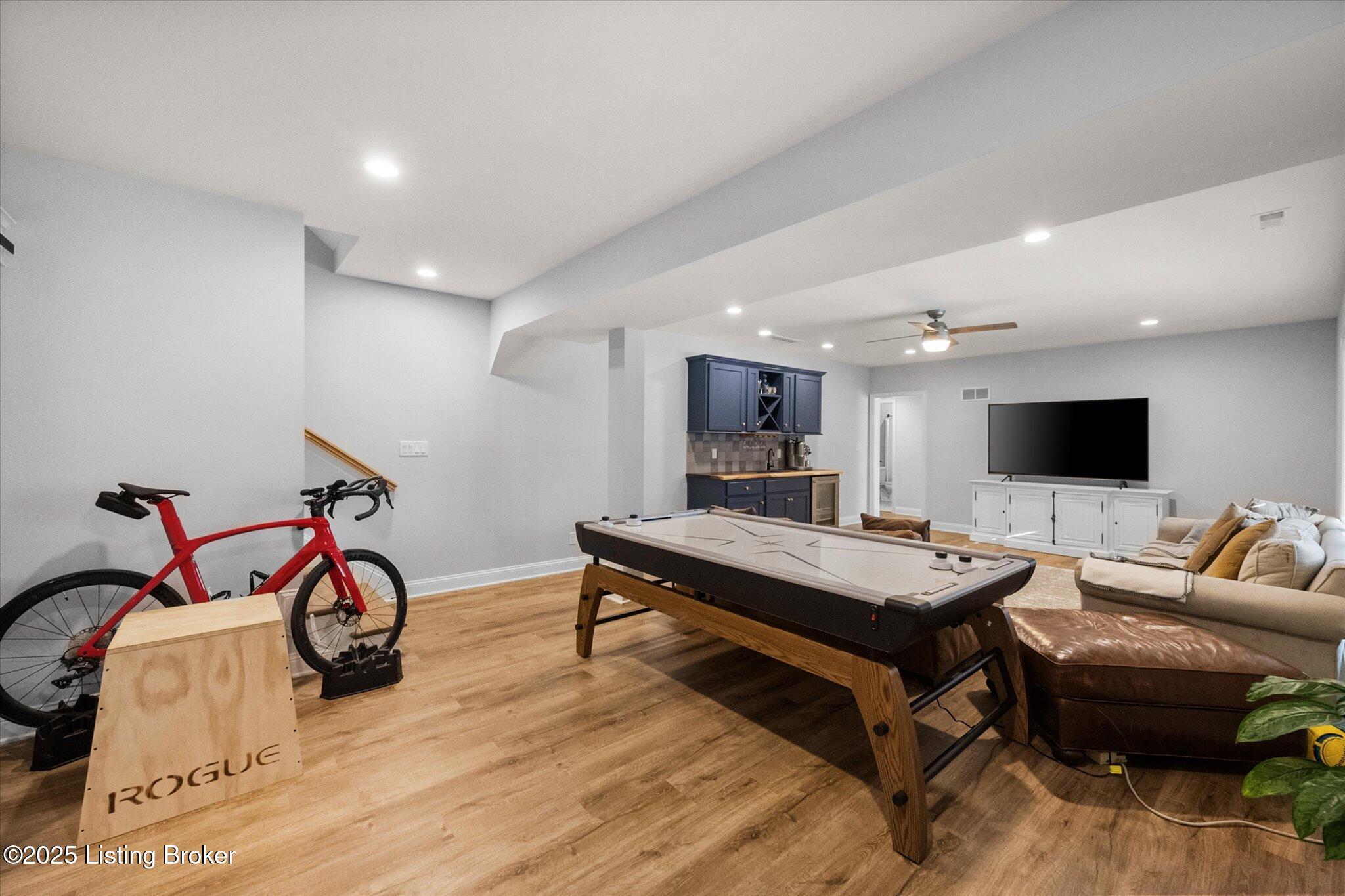 Crestwood, Kentucky, 40014, United States, 6 Bedrooms Bedrooms, ,5 BathroomsBathrooms,Residential,Active,1926918