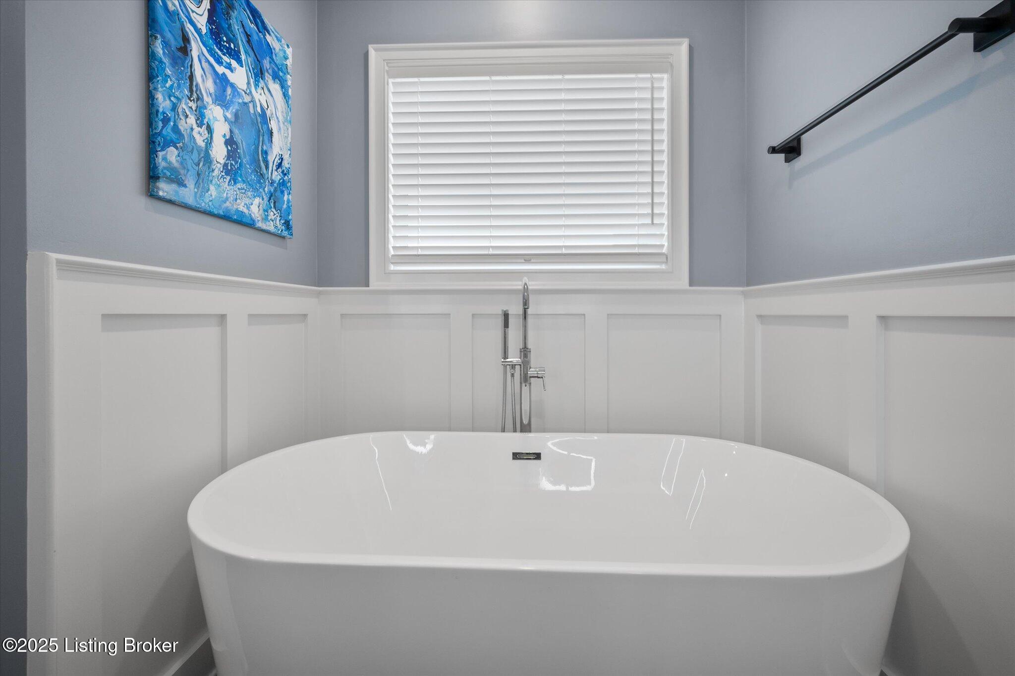 Crestwood, Kentucky, 40014, United States, 6 Bedrooms Bedrooms, ,5 BathroomsBathrooms,Residential,Active,1926918