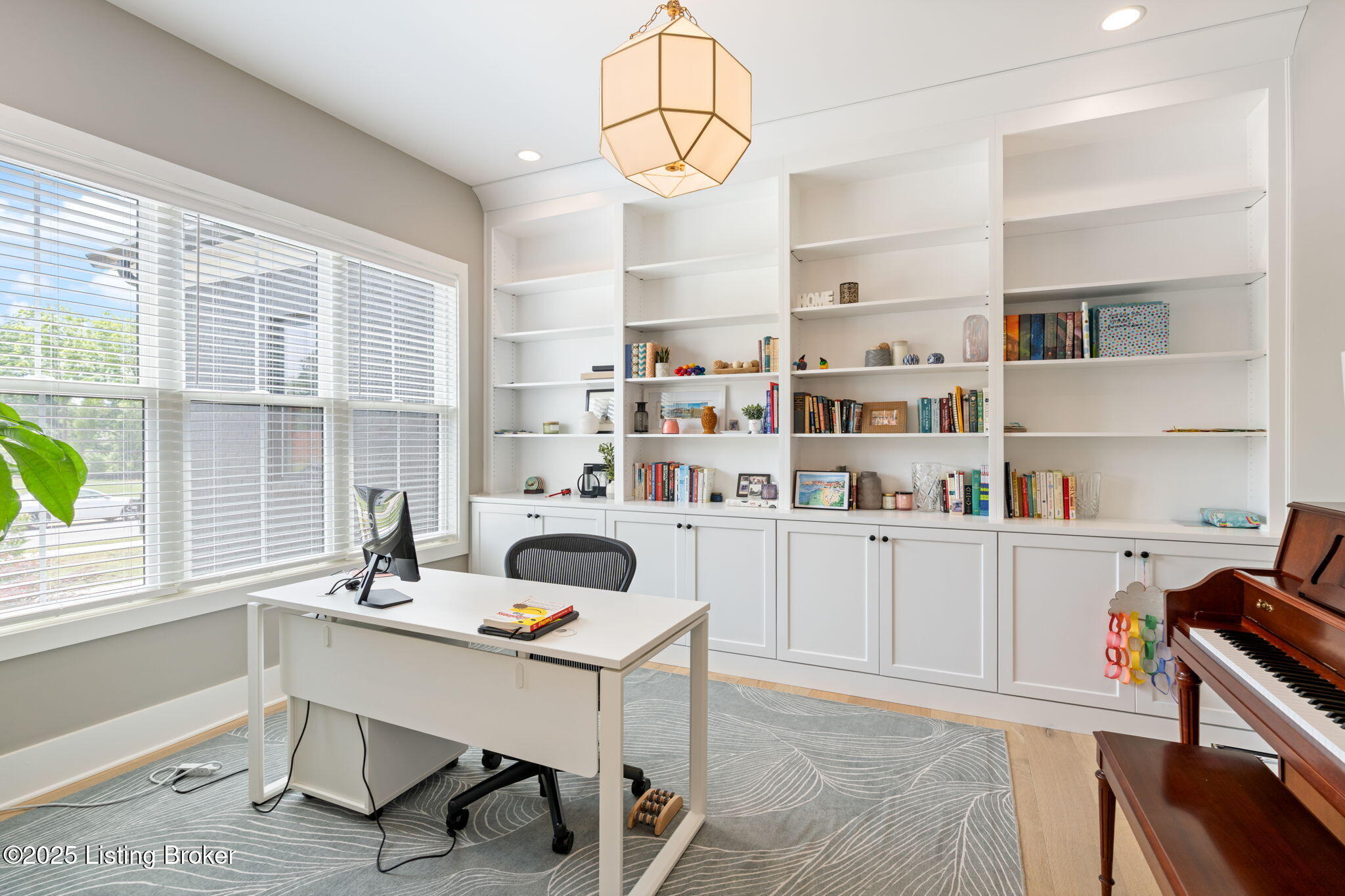 Crestwood, Kentucky, 40014, United States, 5 Bedrooms Bedrooms, ,5 BathroomsBathrooms,Residential,Active,1880027