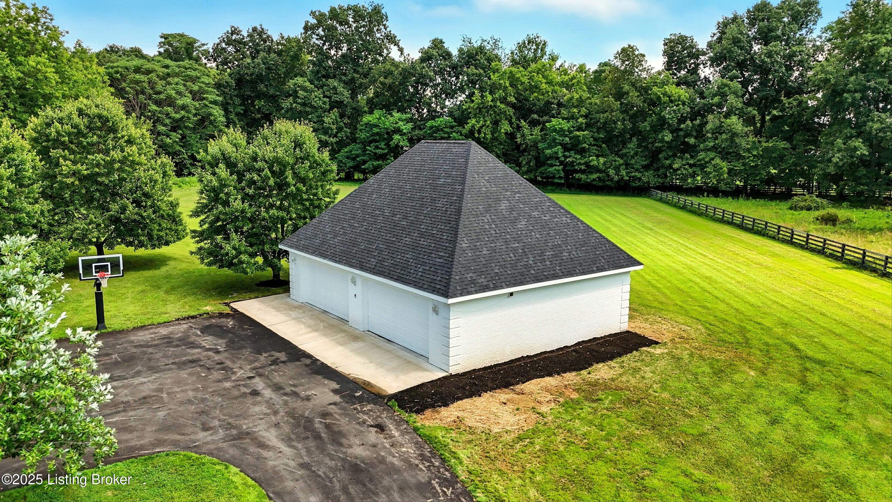 Louisville, Kentucky, 40223, United States, 5 Bedrooms Bedrooms, ,5 BathroomsBathrooms,Residential,Active,1968407