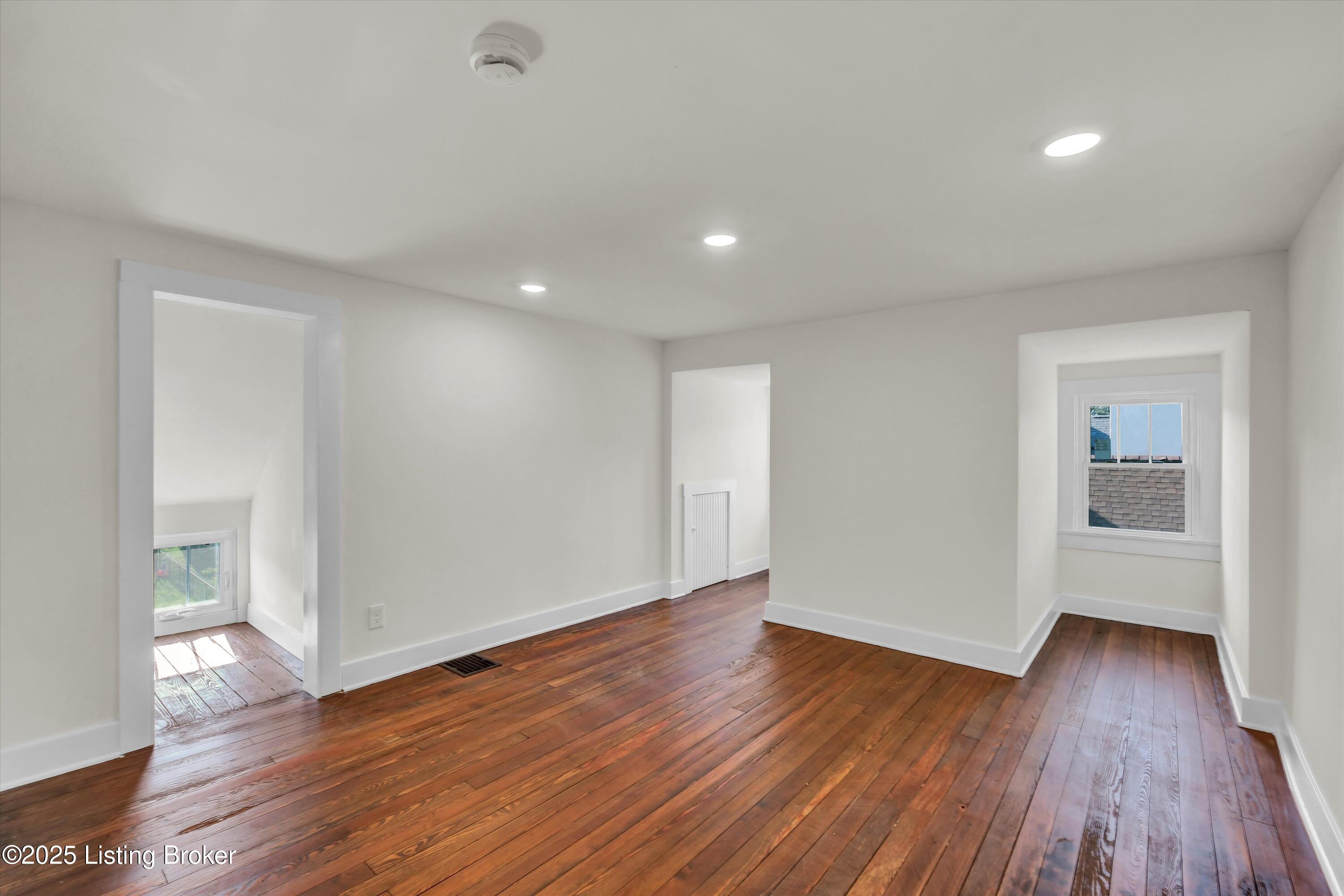 Louisville, Kentucky, 40205, United States, 4 Bedrooms Bedrooms, ,5 BathroomsBathrooms,Residential,Active,1953367