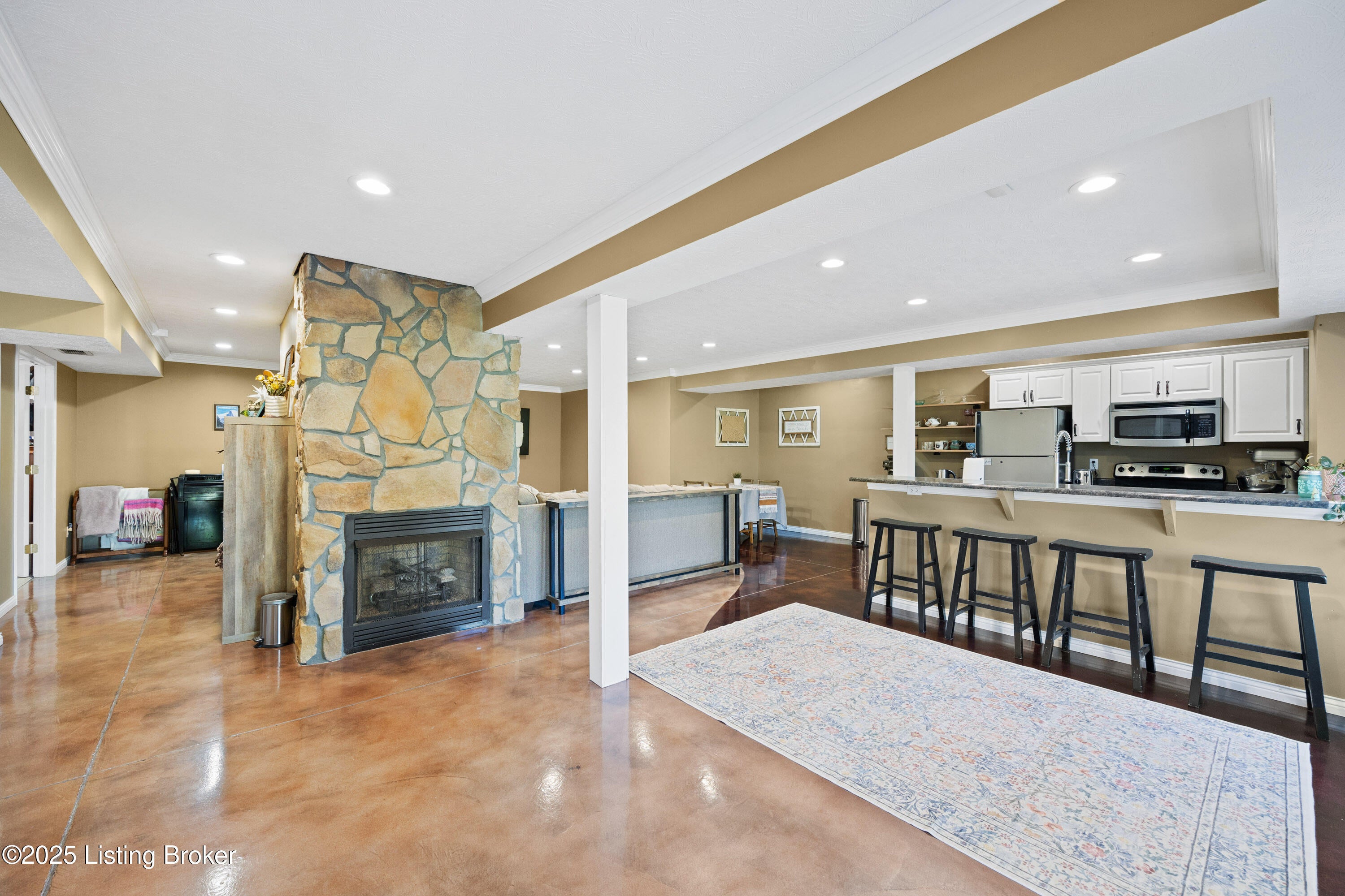 Louisville, Kentucky, 40272, United States, 6 Bedrooms Bedrooms, ,6 BathroomsBathrooms,Residential,Active,1929692