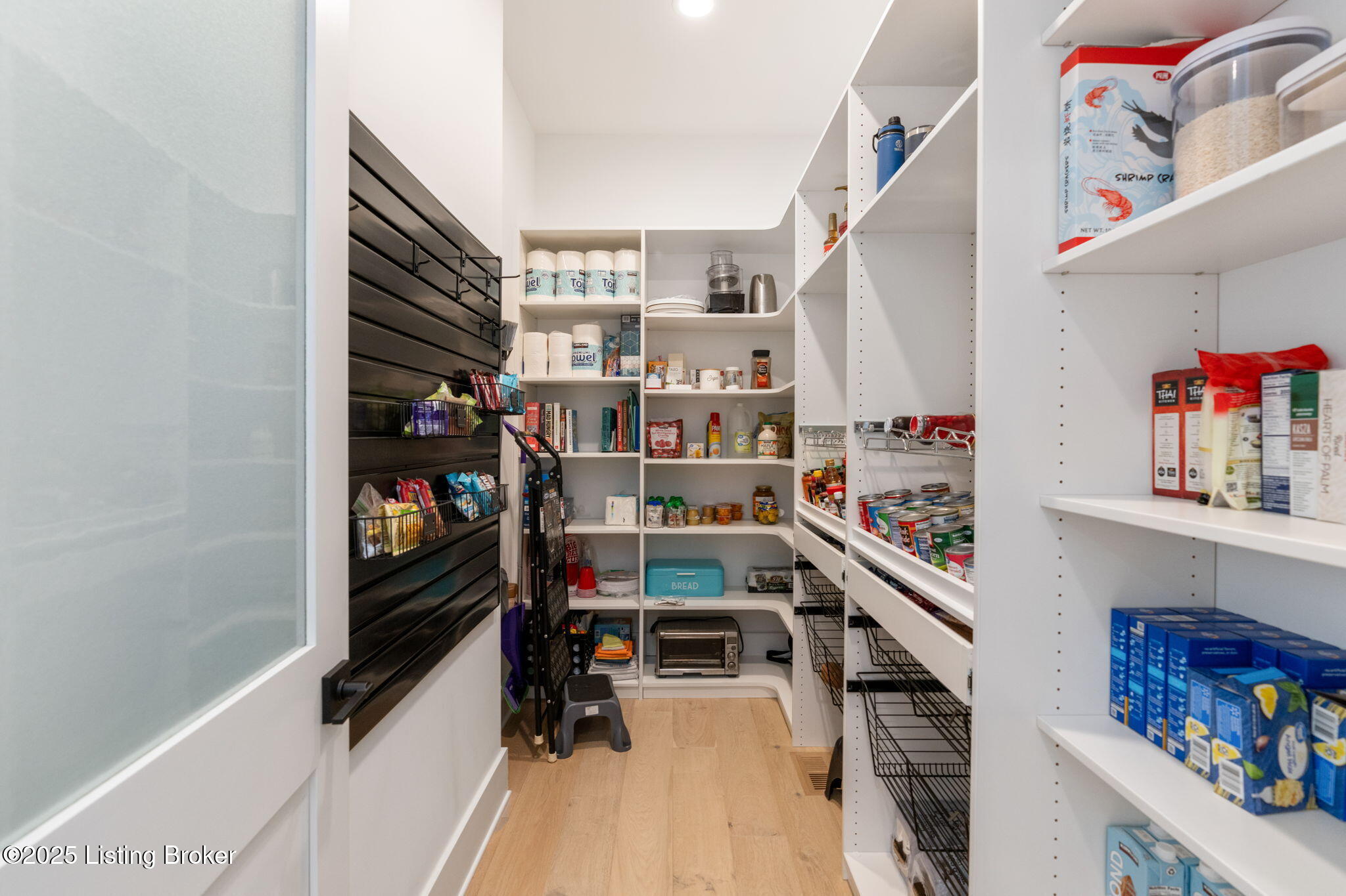 Crestwood, Kentucky, 40014, United States, 5 Bedrooms Bedrooms, ,5 BathroomsBathrooms,Residential,Active,1880027