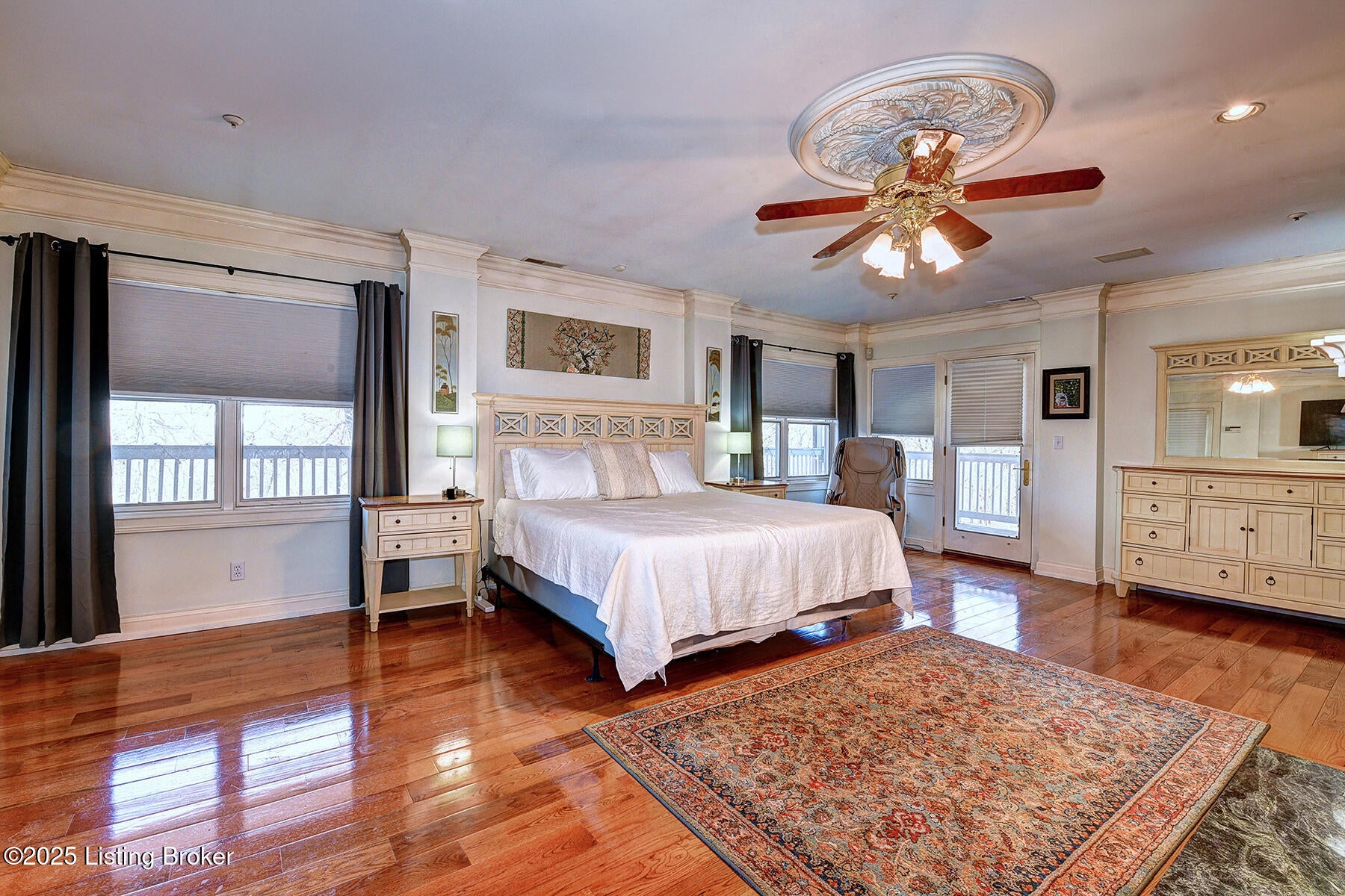 Louisville, Kentucky, 40220, United States, 5 Bedrooms Bedrooms, ,7 BathroomsBathrooms,Residential,Active,1953976