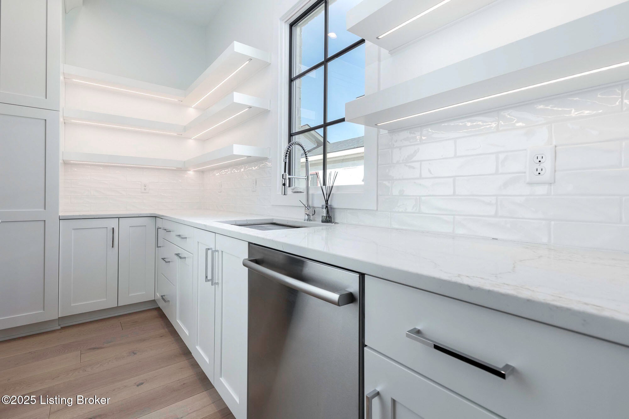 Prospect, Kentucky, 40059, United States, 5 Bedrooms Bedrooms, ,7 BathroomsBathrooms,Residential,Active,1894198