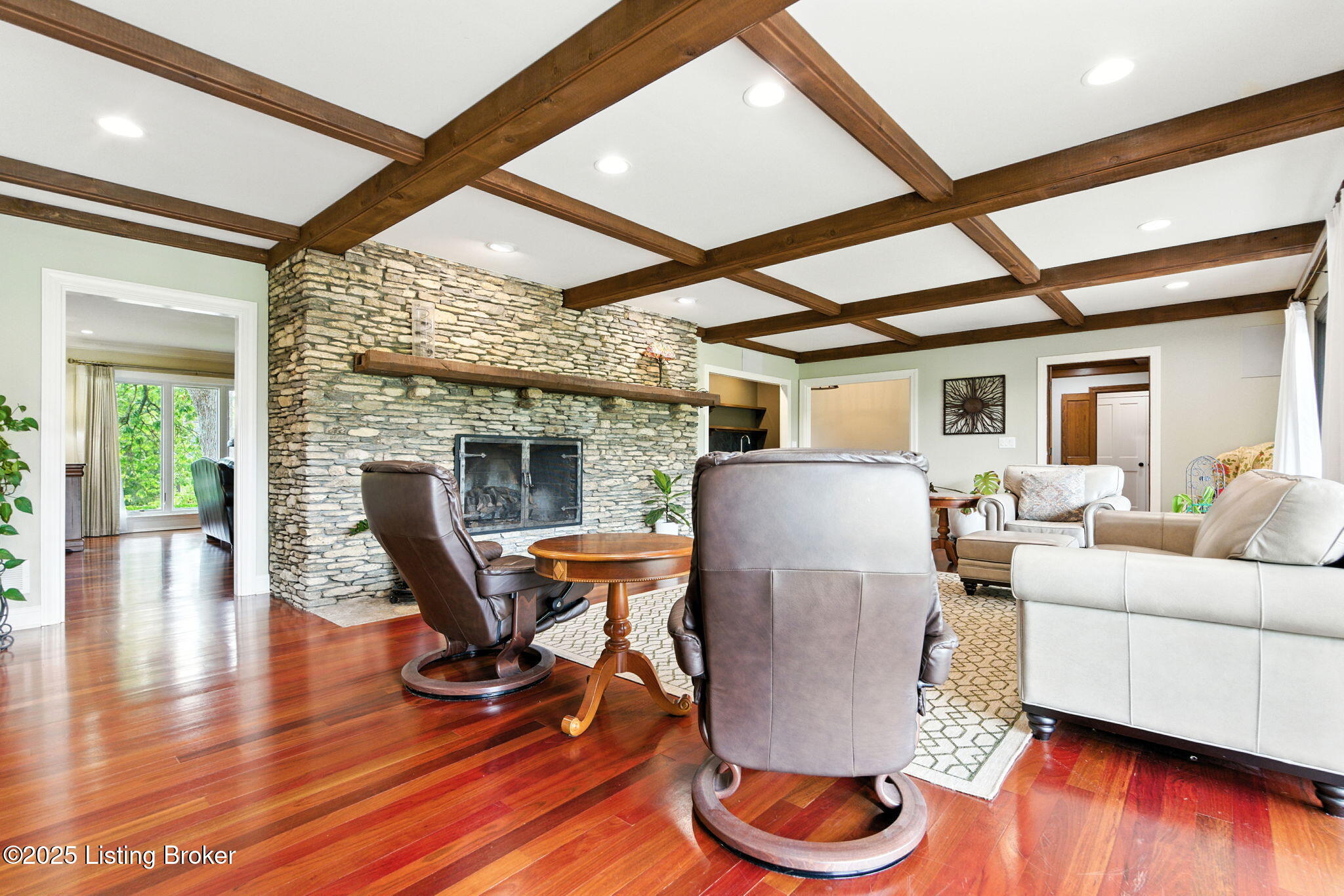 Louisville, Kentucky, 40222, United States, 5 Bedrooms Bedrooms, ,5 BathroomsBathrooms,Residential,Active,1929431