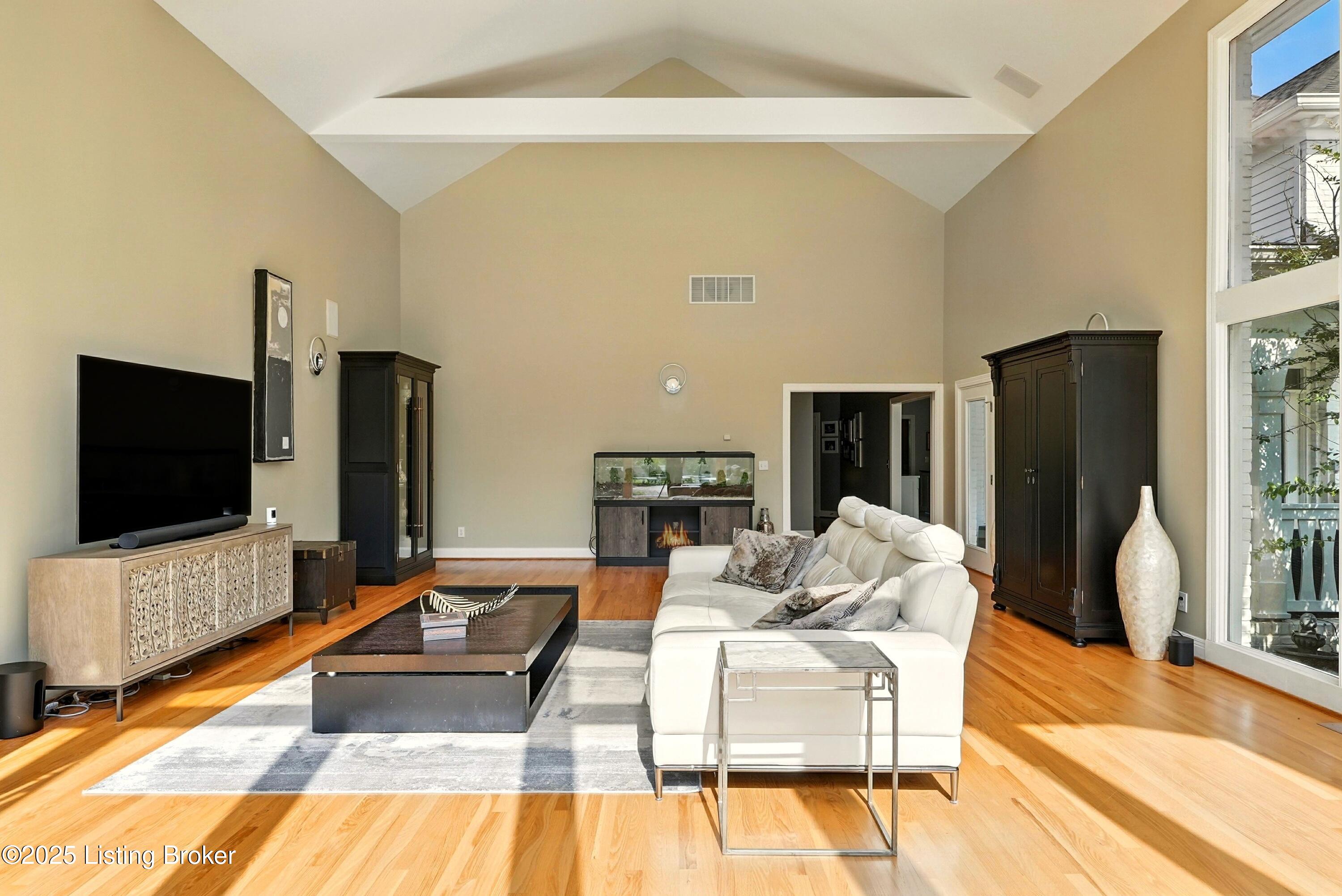 Louisville, Kentucky, 40223, United States, 5 Bedrooms Bedrooms, ,5 BathroomsBathrooms,Residential,Active,1968407