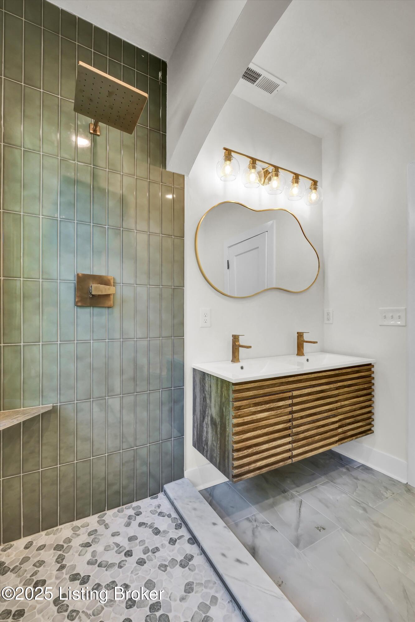 Louisville, Kentucky, 40205, United States, 4 Bedrooms Bedrooms, ,5 BathroomsBathrooms,Residential,Active,1987233