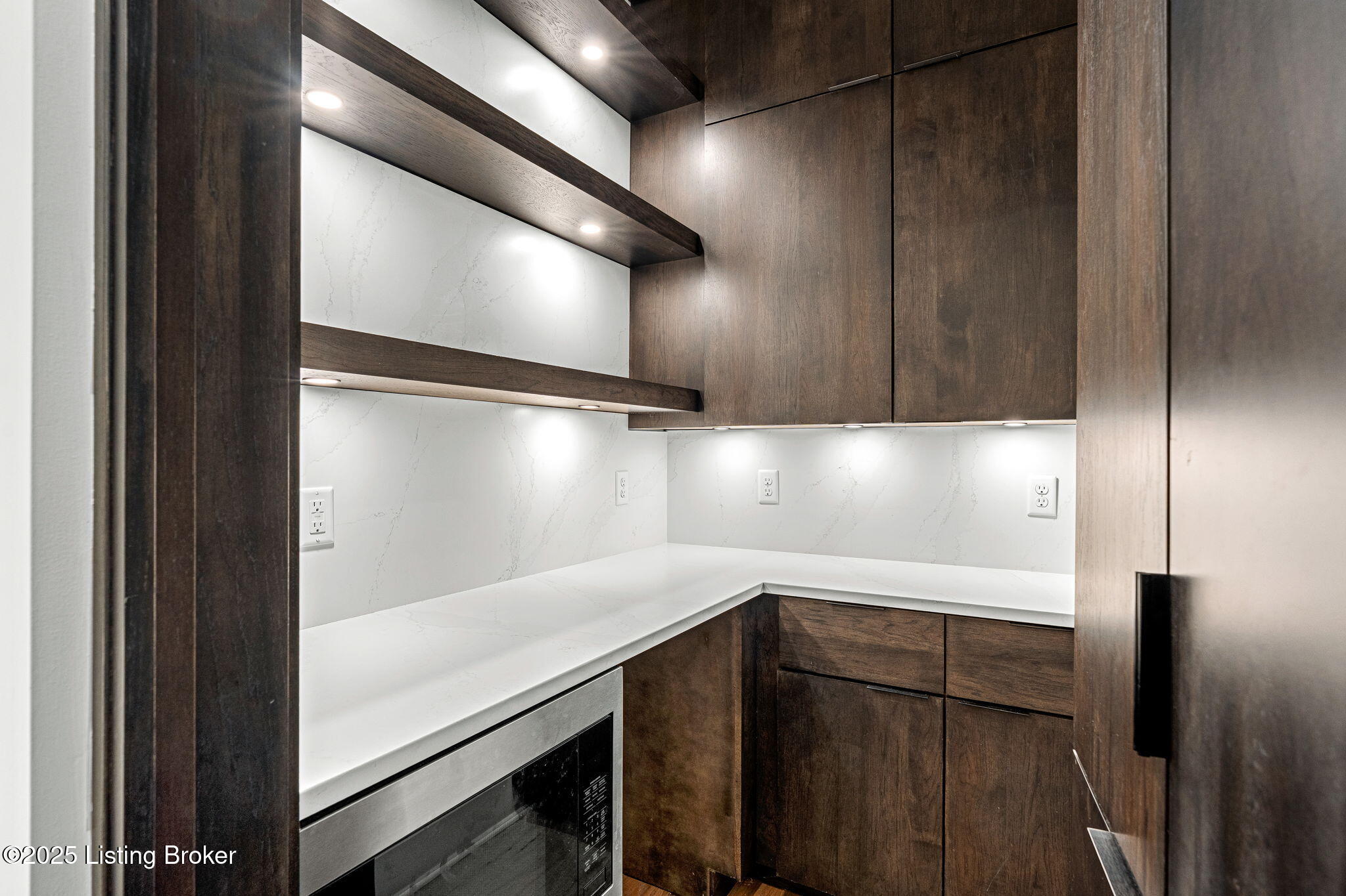 Prospect, Kentucky, 40059, United States, 6 Bedrooms Bedrooms, ,5 BathroomsBathrooms,Residential,Active,1926893