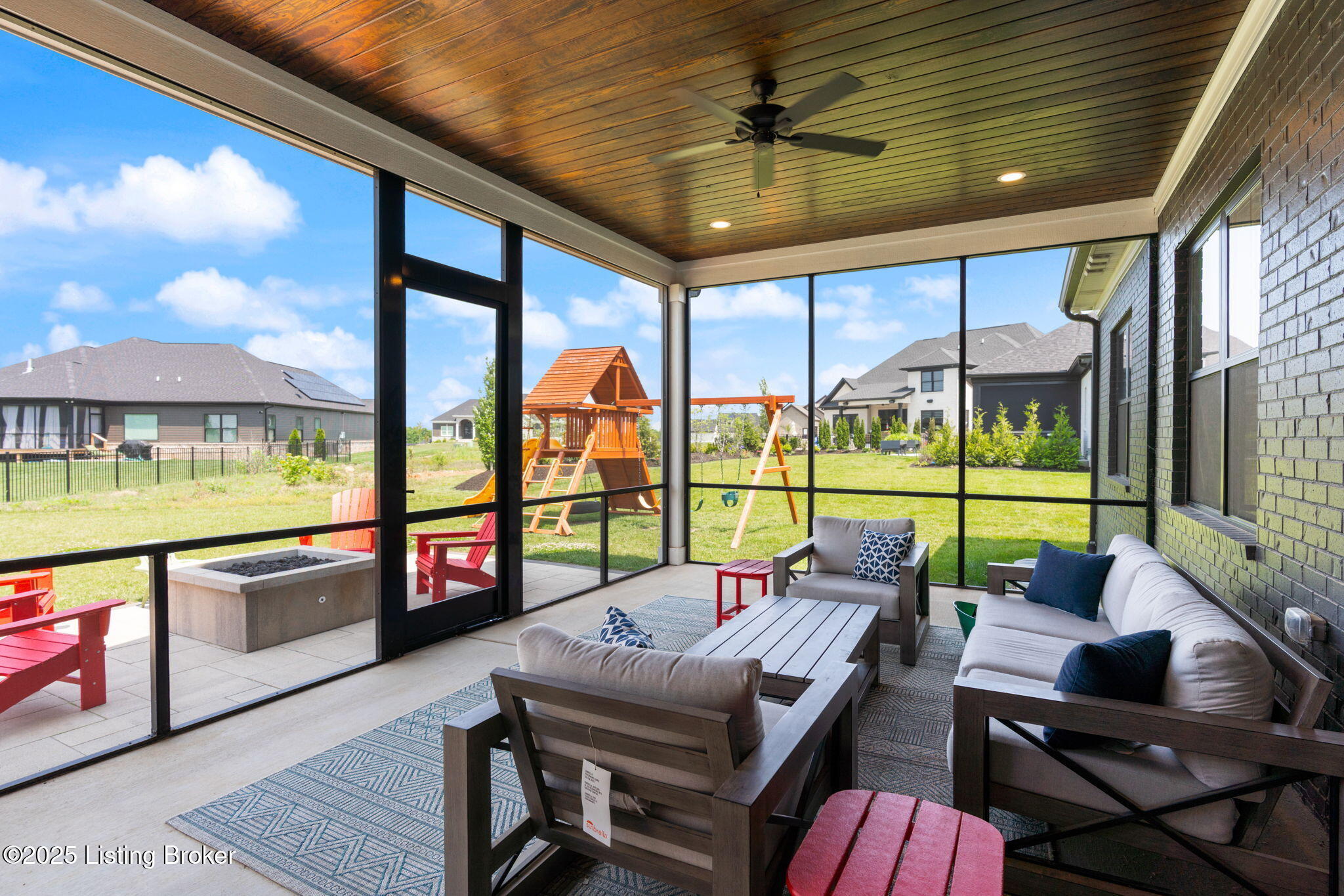 Crestwood, Kentucky, 40014, United States, 5 Bedrooms Bedrooms, ,5 BathroomsBathrooms,Residential,Active,1880027