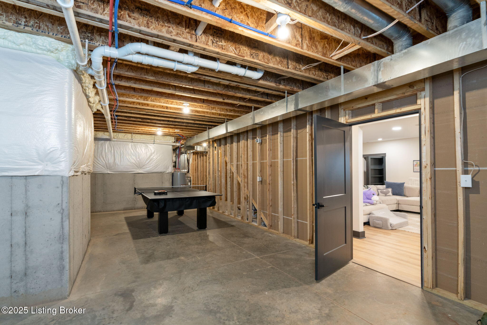 Crestwood, Kentucky, 40014, United States, 5 Bedrooms Bedrooms, ,5 BathroomsBathrooms,Residential,Active,1880027