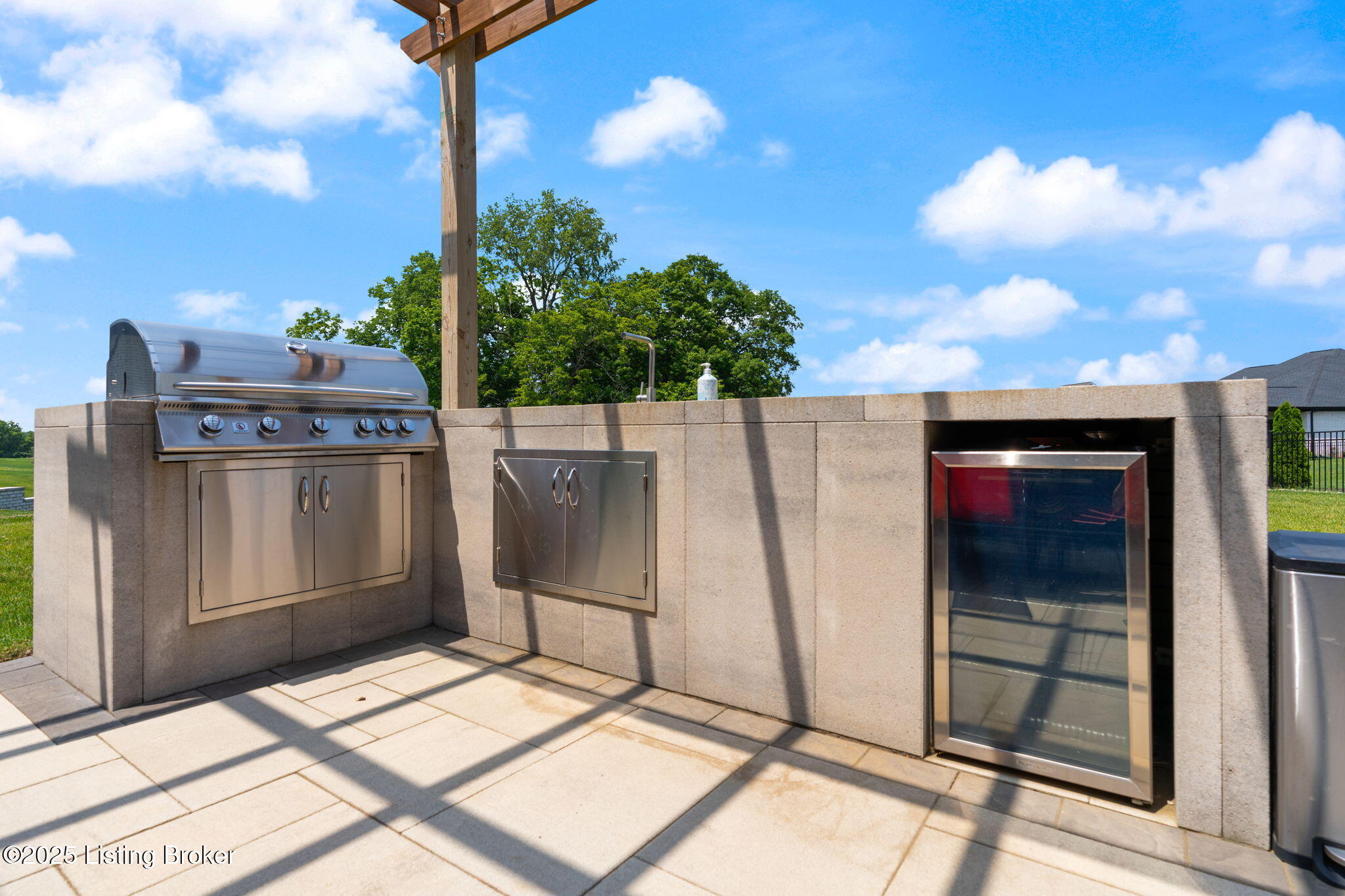 Crestwood, Kentucky, 40014, United States, 5 Bedrooms Bedrooms, ,5 BathroomsBathrooms,Residential,Active,1880027