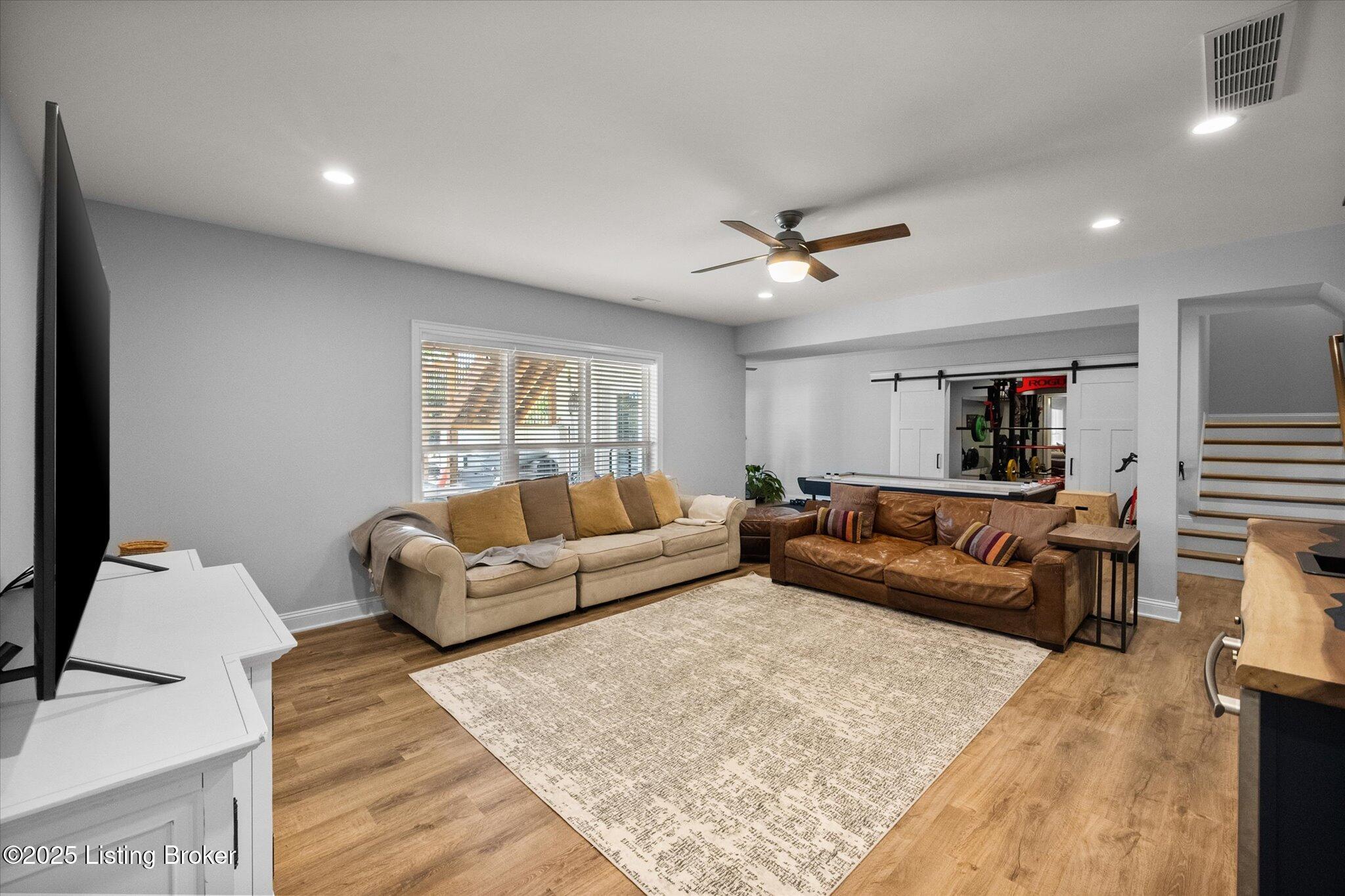 Crestwood, Kentucky, 40014, United States, 6 Bedrooms Bedrooms, ,5 BathroomsBathrooms,Residential,Active,1926918