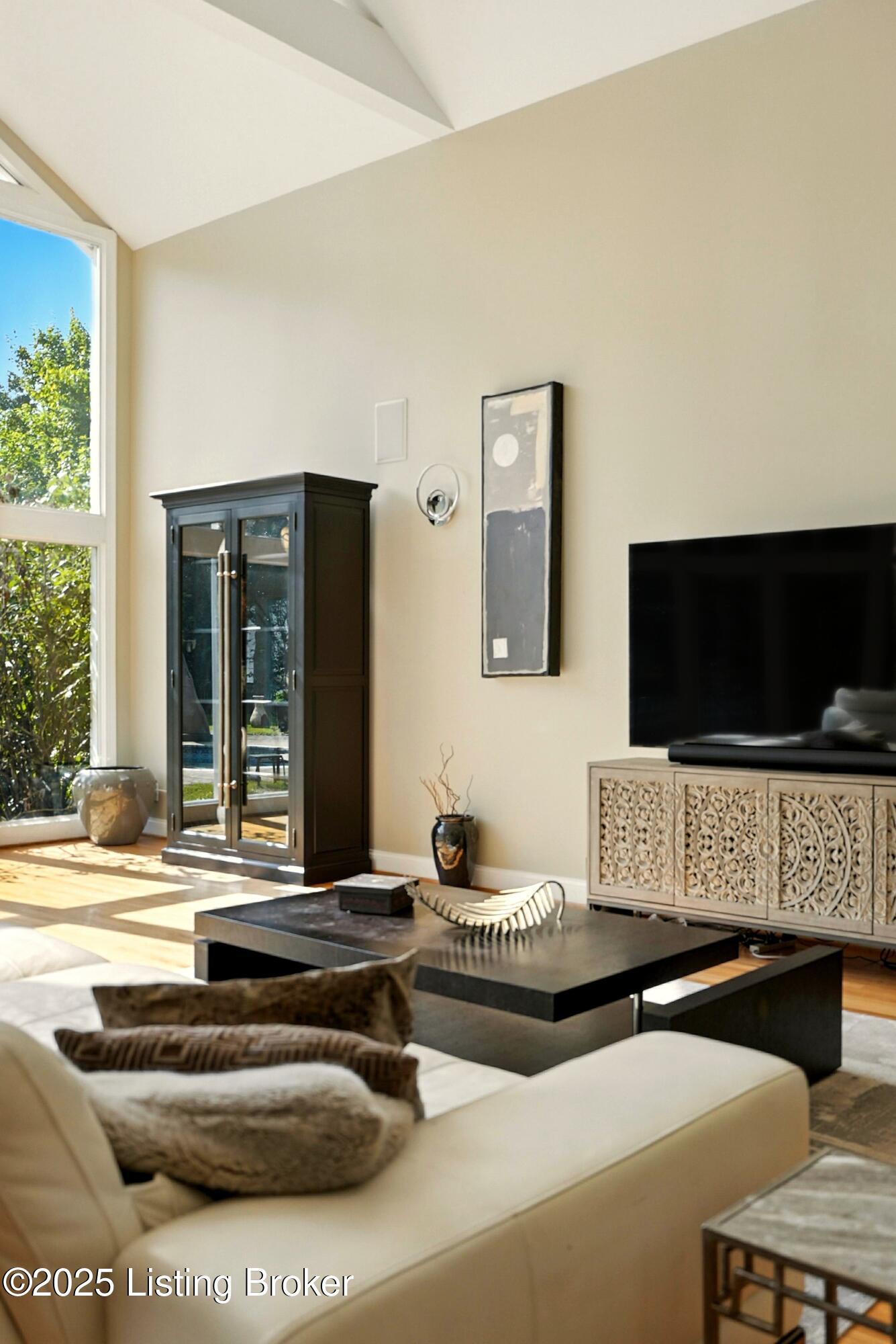 Louisville, Kentucky, 40223, United States, 5 Bedrooms Bedrooms, ,5 BathroomsBathrooms,Residential,Active,1968407