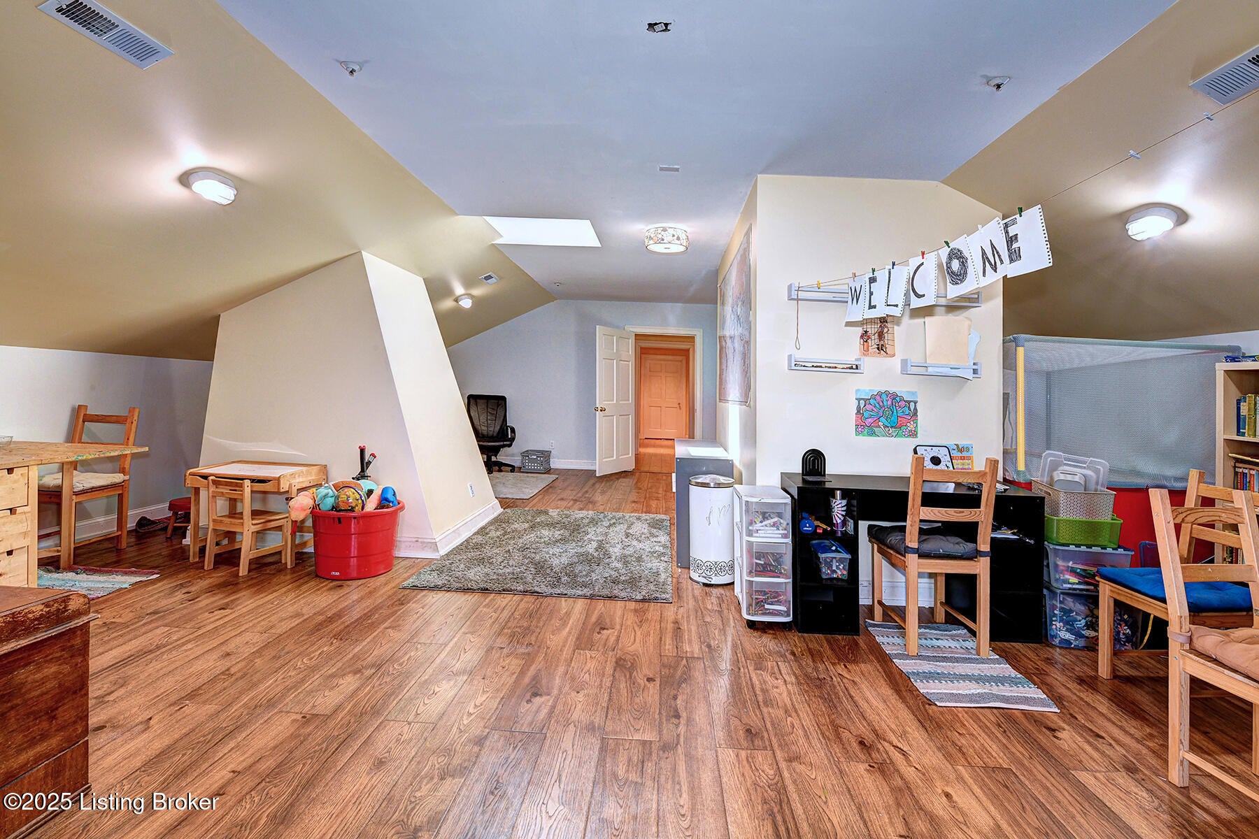 Louisville, Kentucky, 40220, United States, 5 Bedrooms Bedrooms, ,7 BathroomsBathrooms,Residential,Active,1953976