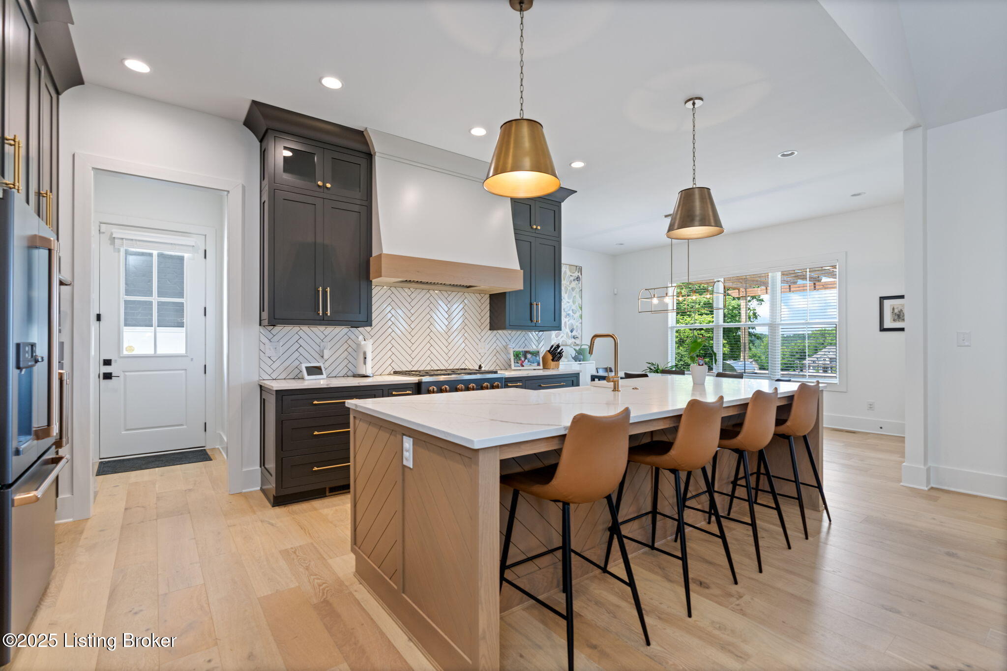 Crestwood, Kentucky, 40014, United States, 5 Bedrooms Bedrooms, ,5 BathroomsBathrooms,Residential,Active,1880027