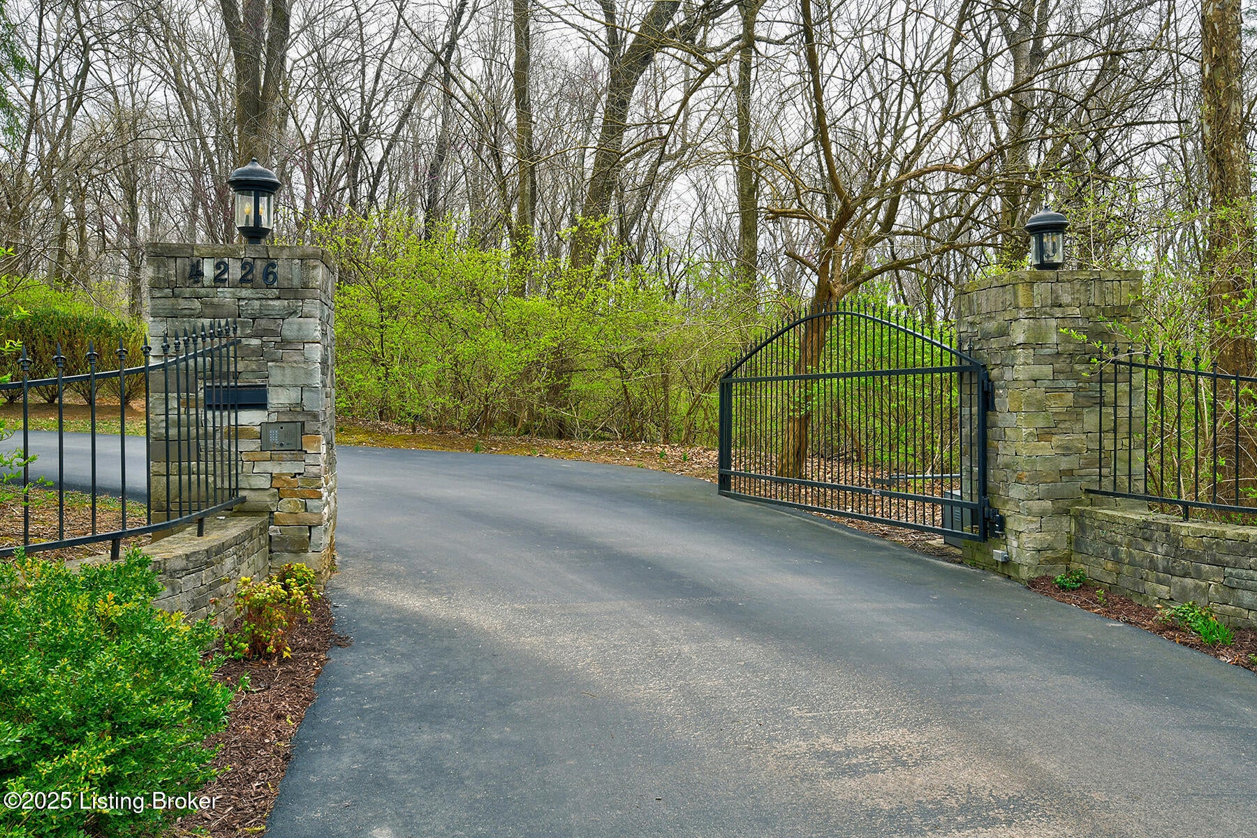 Louisville, Kentucky, 40220, United States, 5 Bedrooms Bedrooms, ,7 BathroomsBathrooms,Residential,Active,1953976