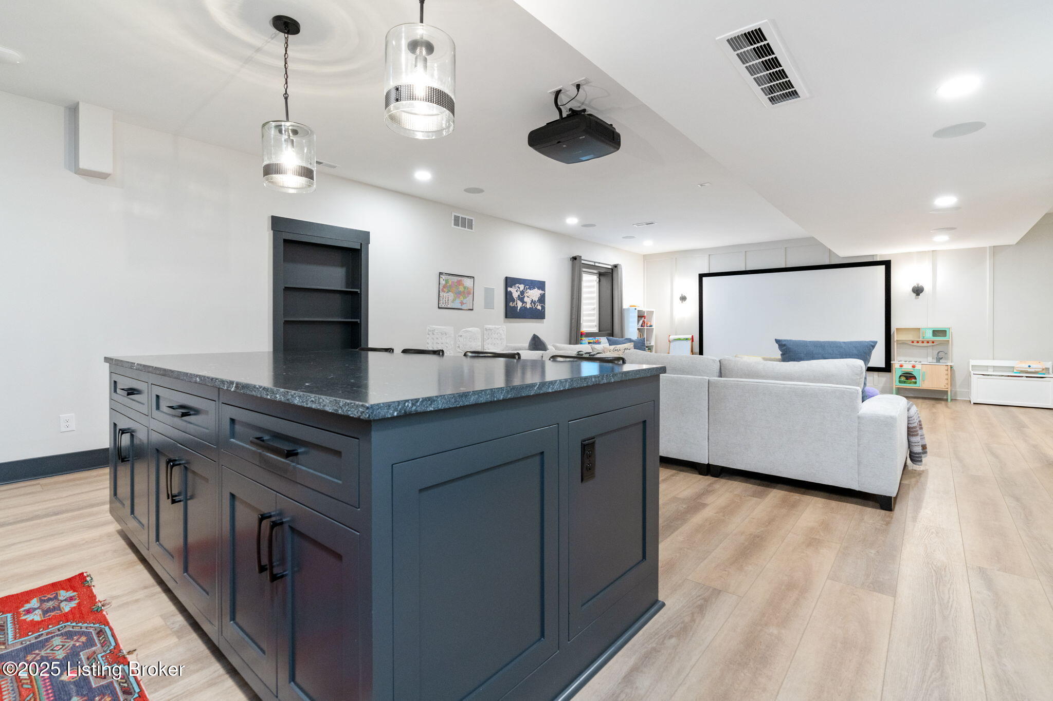 Crestwood, Kentucky, 40014, United States, 5 Bedrooms Bedrooms, ,5 BathroomsBathrooms,Residential,Active,1880027