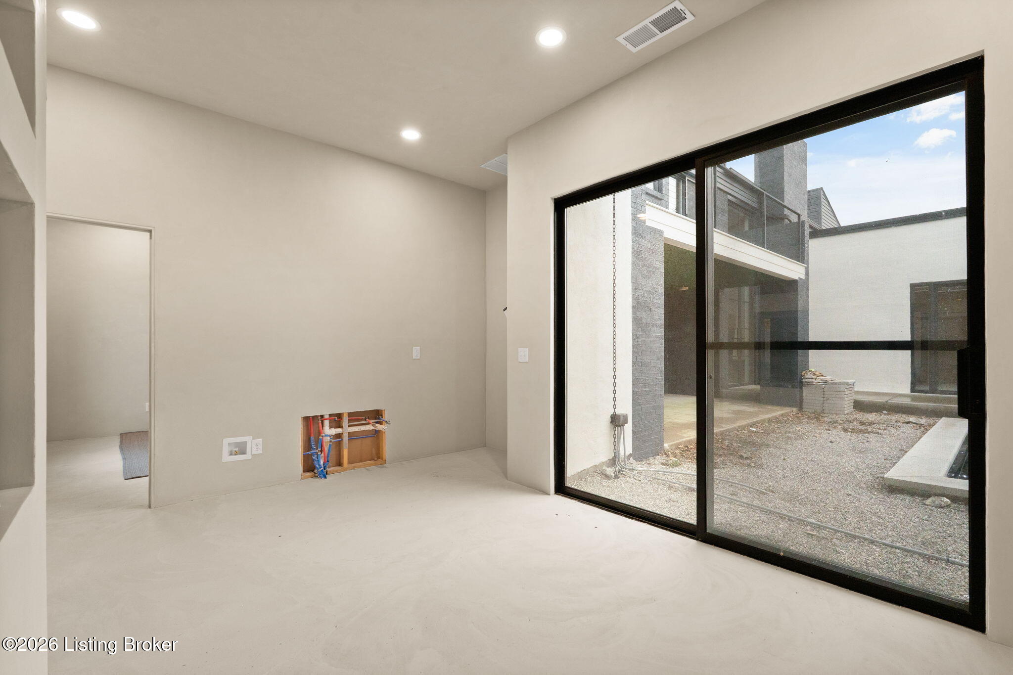 Shelbyville, Kentucky, 40065, United States, 5 Bedrooms Bedrooms, ,5 BathroomsBathrooms,Residential,Active,2007617