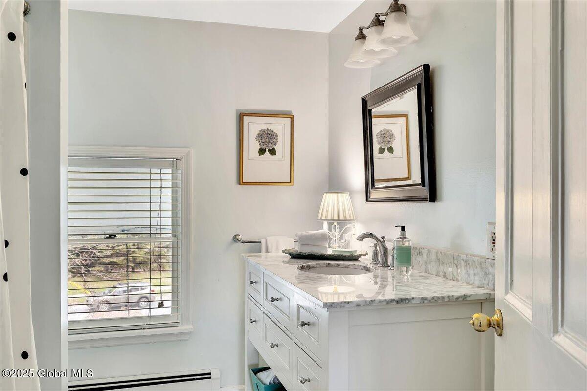 Newtonville, New York, 12110, United States, ,6 BathroomsBathrooms,Residential,Active,1798098
