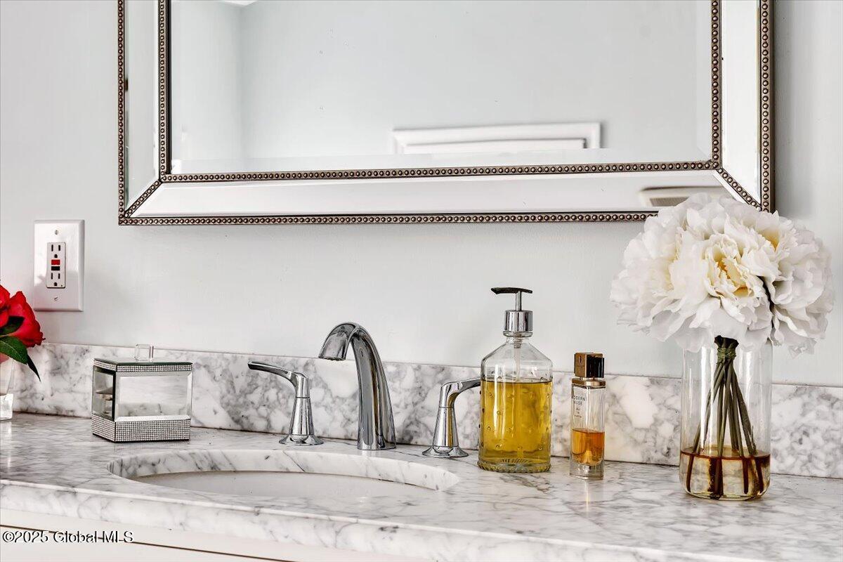Newtonville, New York, 12110, United States, ,6 BathroomsBathrooms,Residential,Active,1798098