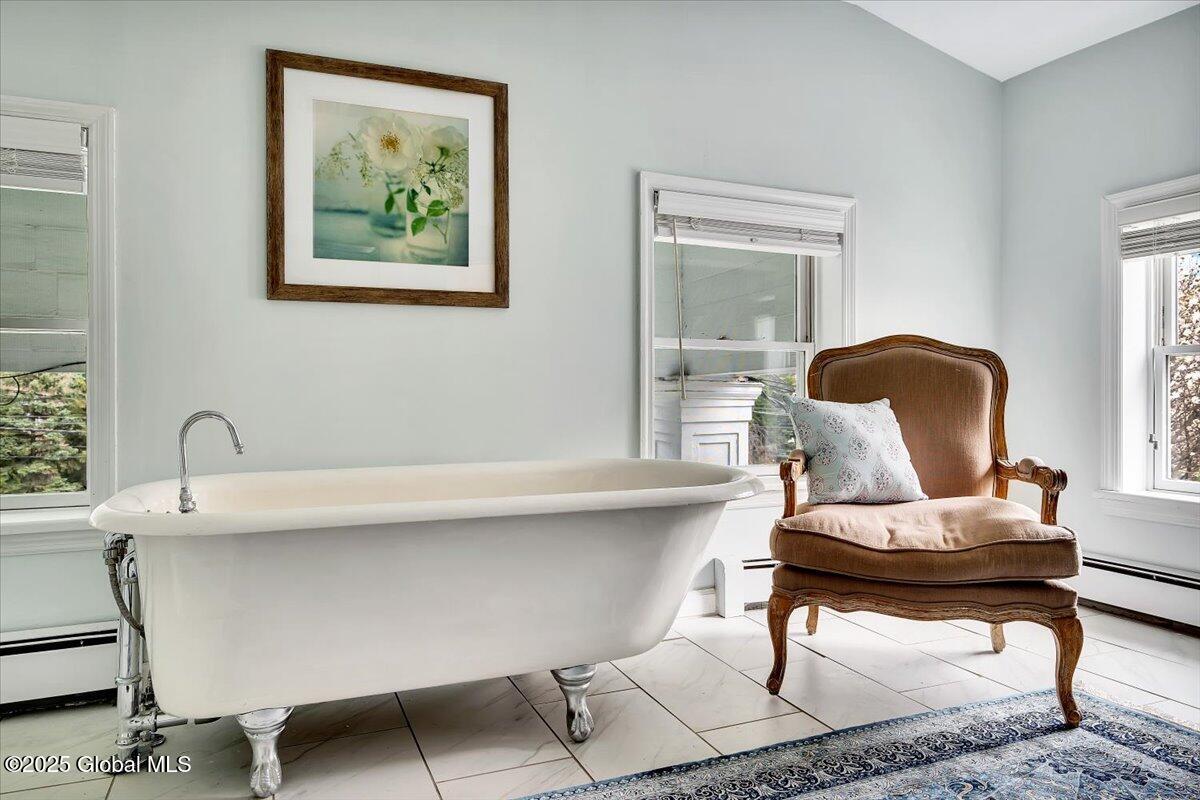 Newtonville, New York, 12110, United States, ,6 BathroomsBathrooms,Residential,Active,1798098