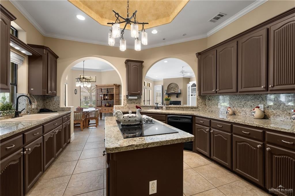 Edinburg, Texas, 78539, United States, 6 Bedrooms Bedrooms, ,5 BathroomsBathrooms,Residential,Active,1953652