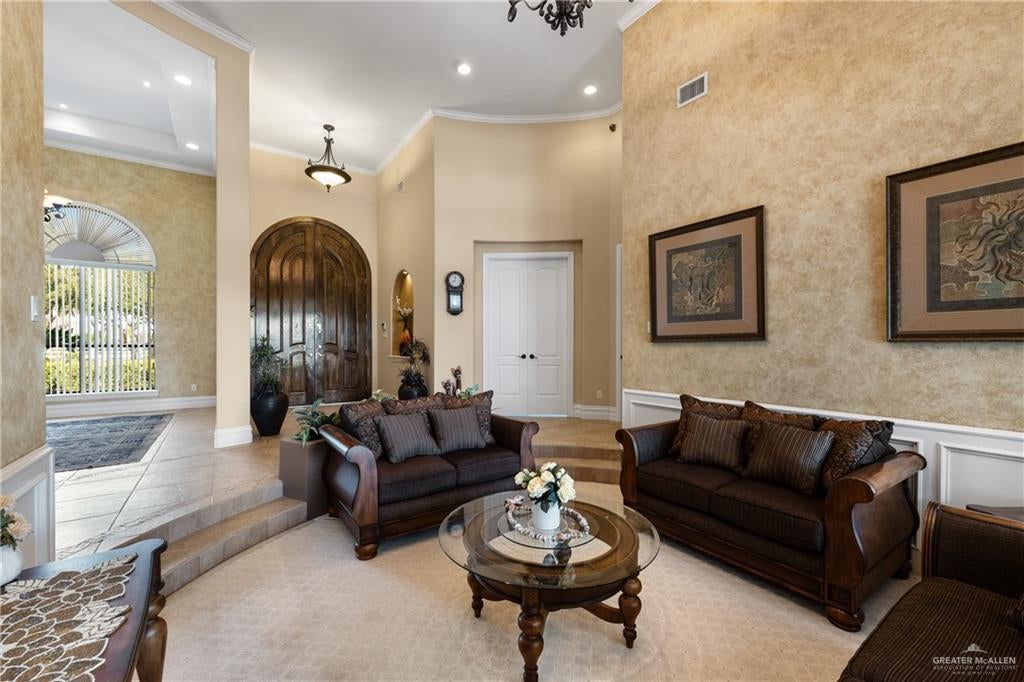 Edinburg, Texas, 78539, United States, 6 Bedrooms Bedrooms, ,5 BathroomsBathrooms,Residential,Active,1953652