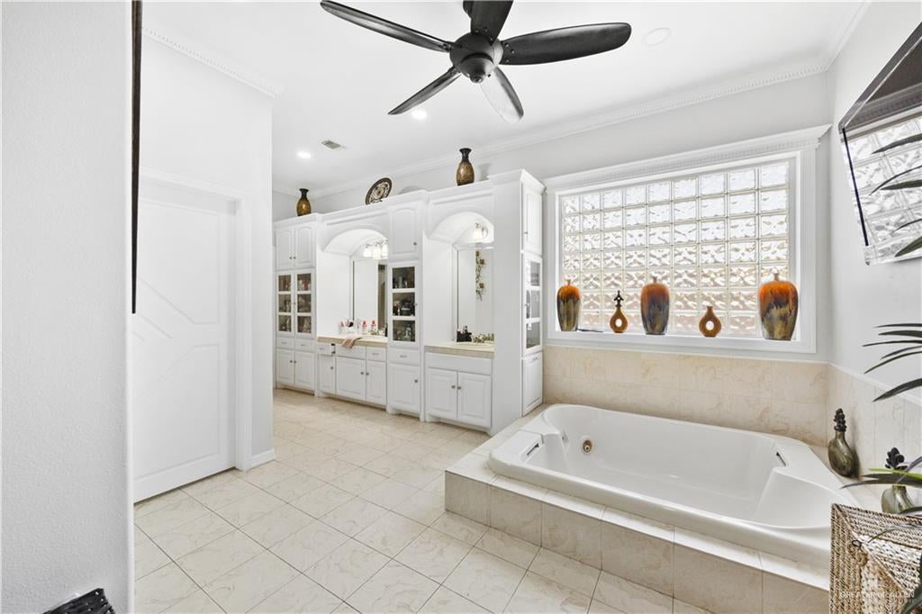 Mission, Texas, 78573, United States, 5 Bedrooms Bedrooms, ,6 BathroomsBathrooms,Residential,Active,1942394