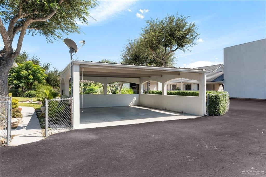 Edinburg, Texas, 78539, United States, 6 Bedrooms Bedrooms, ,5 BathroomsBathrooms,Residential,Active,1953652