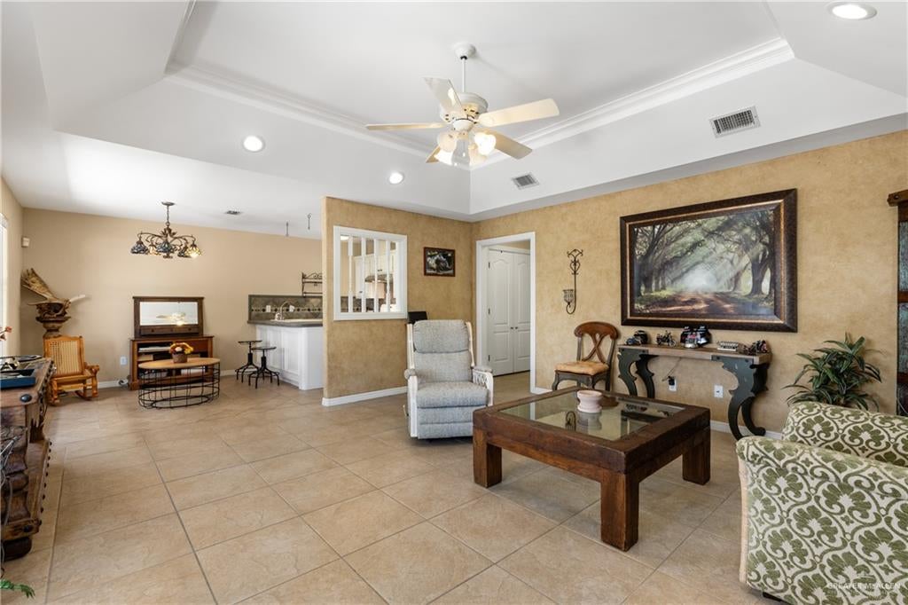 Edinburg, Texas, 78539, United States, 6 Bedrooms Bedrooms, ,5 BathroomsBathrooms,Residential,Active,1953652