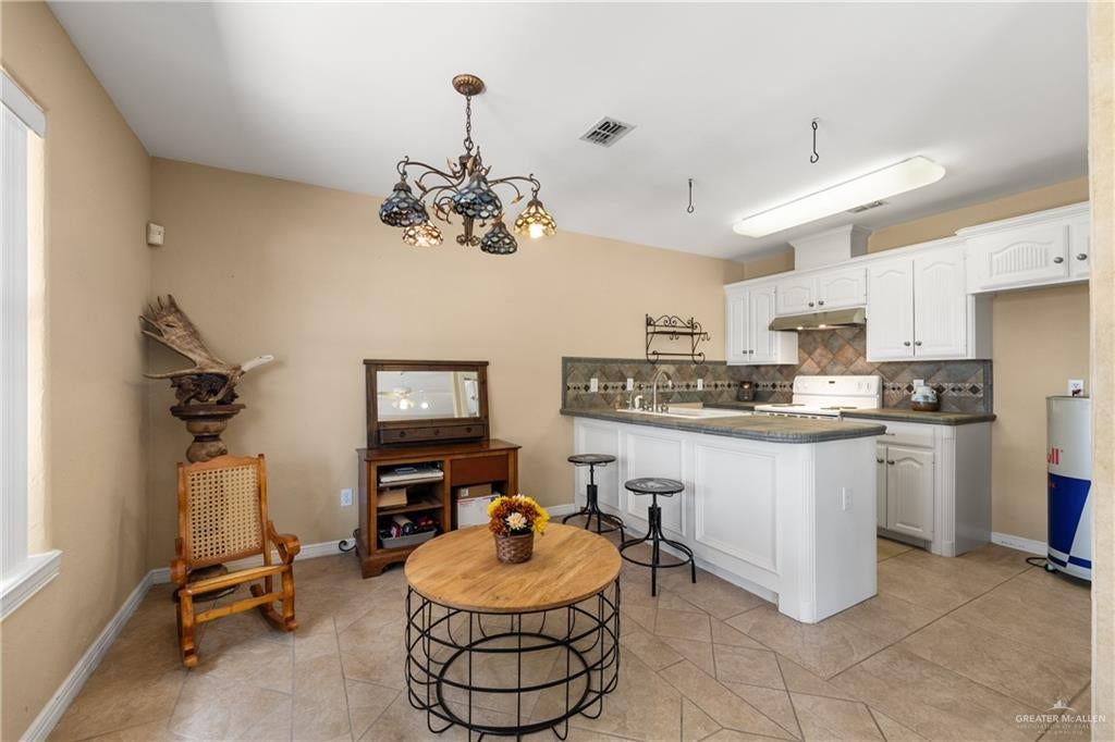 Edinburg, Texas, 78539, United States, 6 Bedrooms Bedrooms, ,5 BathroomsBathrooms,Residential,Active,1953652