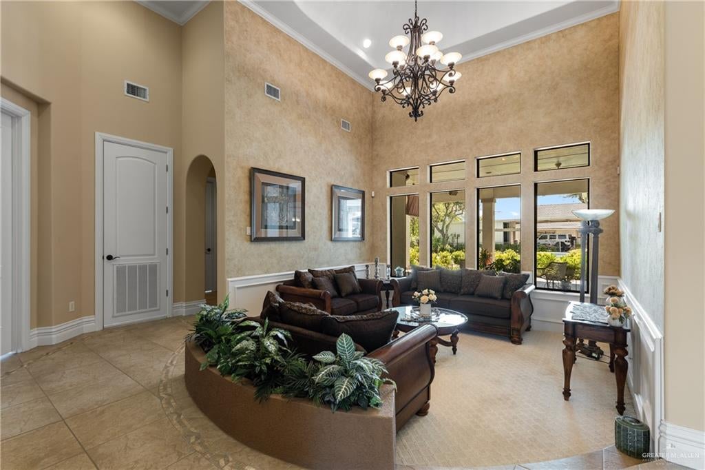 Edinburg, Texas, 78539, United States, 6 Bedrooms Bedrooms, ,5 BathroomsBathrooms,Residential,Active,1953652