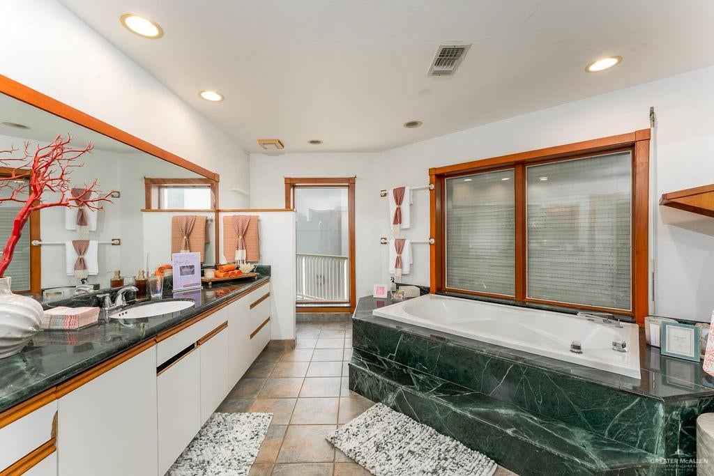 South Padre Island, Texas, 78597, United States, 4 Bedrooms Bedrooms, ,4 BathroomsBathrooms,Residential,Active,1913046