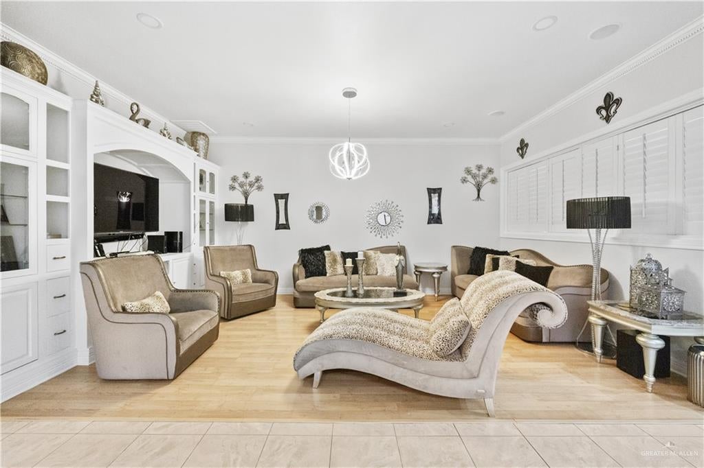 Mission, Texas, 78573, United States, 5 Bedrooms Bedrooms, ,6 BathroomsBathrooms,Residential,Active,1942394